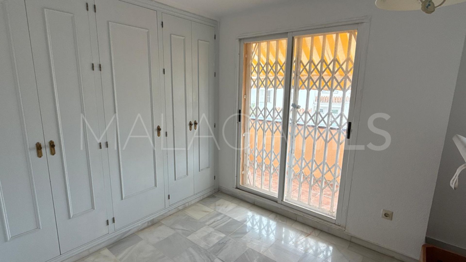 Buy adosado in Torrequebrada with 3 bedrooms