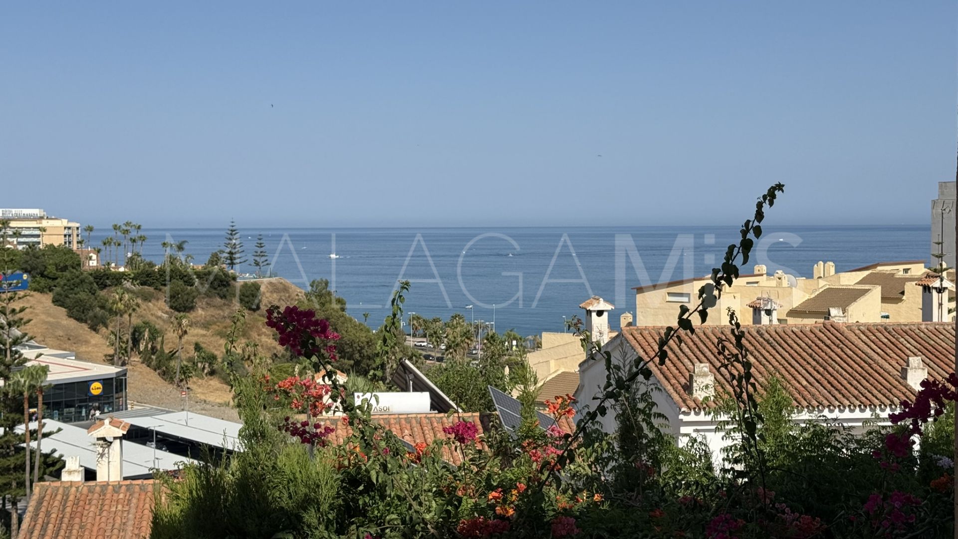 Buy adosado in Torrequebrada with 3 bedrooms