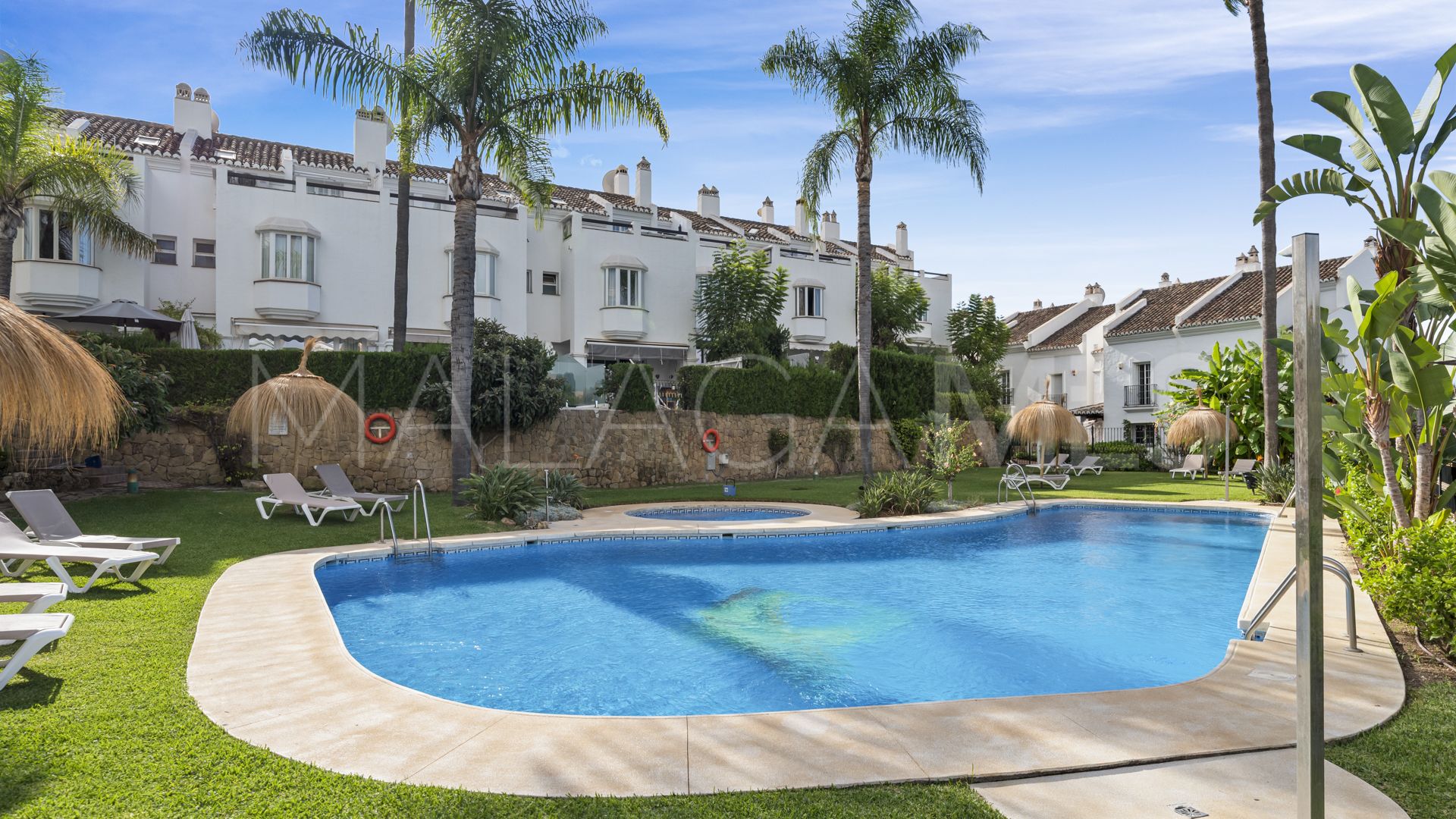 For sale town house in Golden Mile