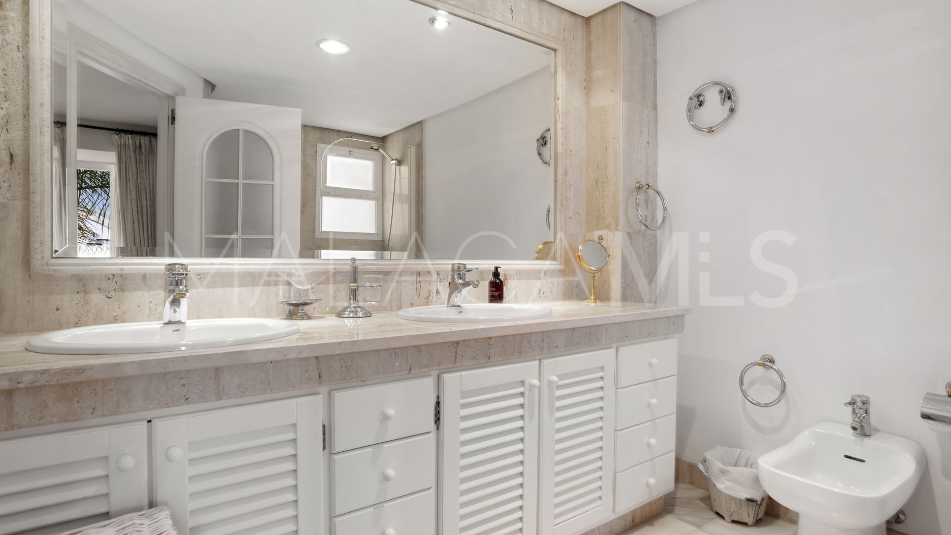 For sale town house in Golden Mile