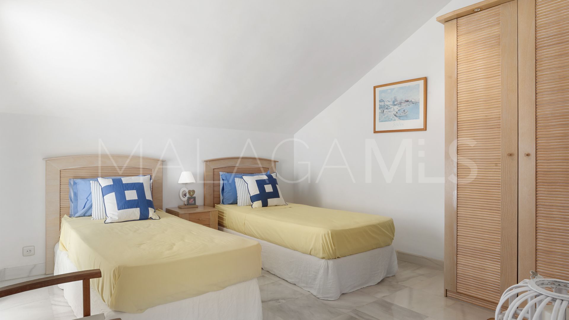 For sale town house in Golden Mile