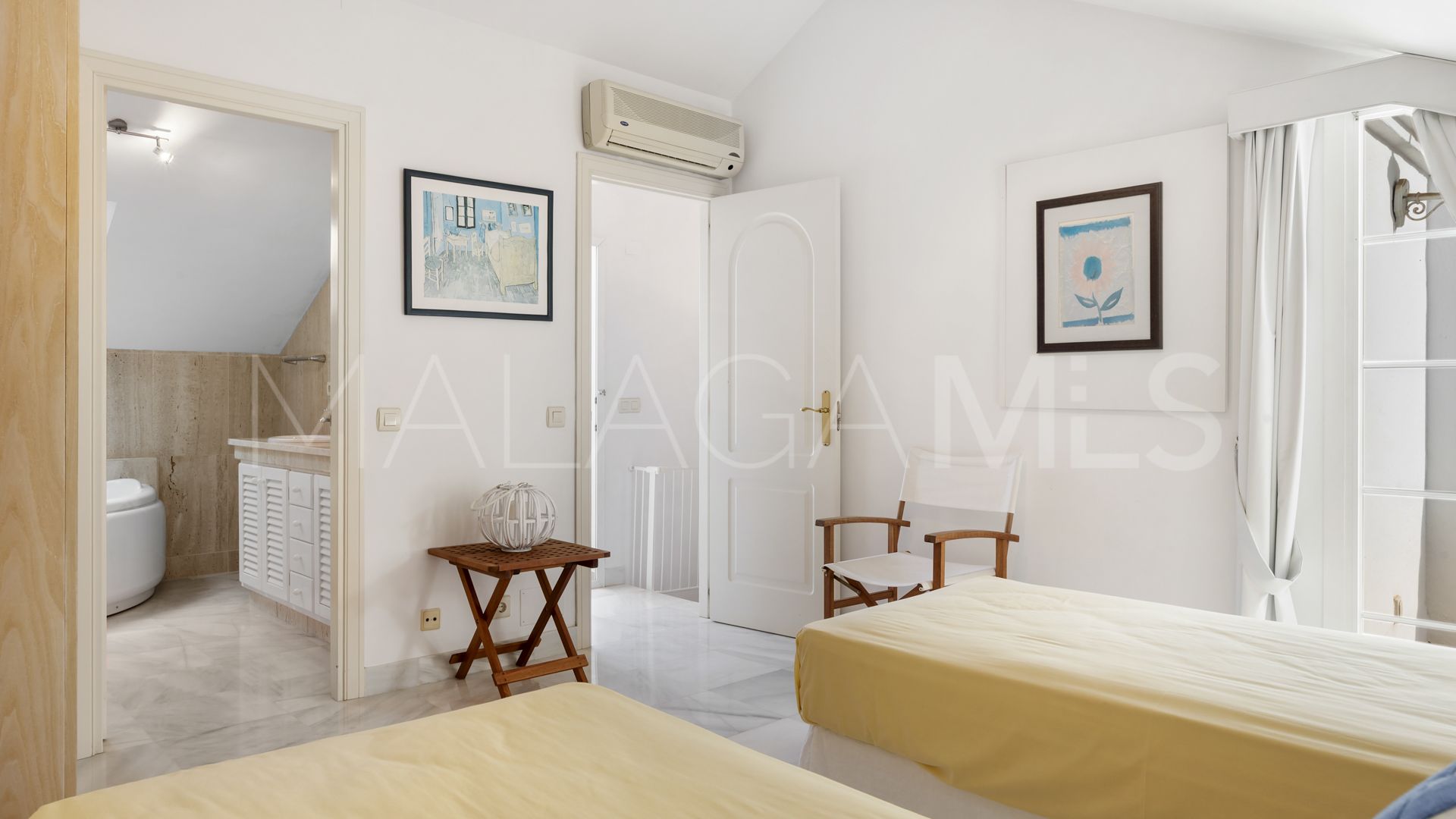 For sale town house in Golden Mile