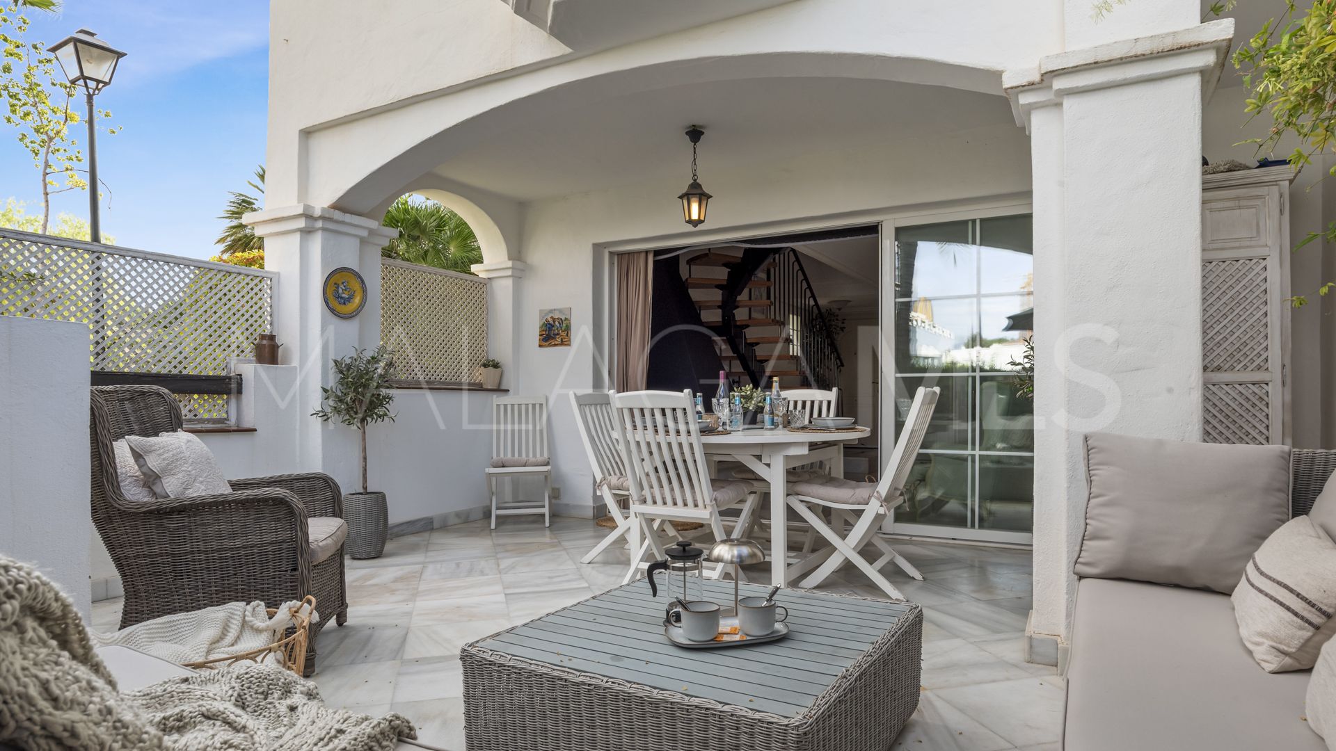 For sale town house in Golden Mile