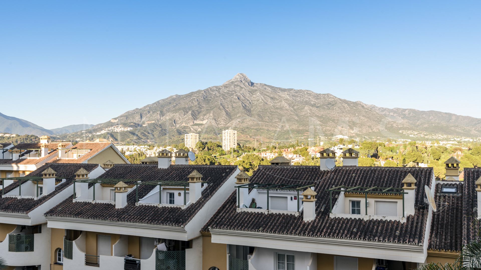 Lägenhet for sale in Nueva Andalucia