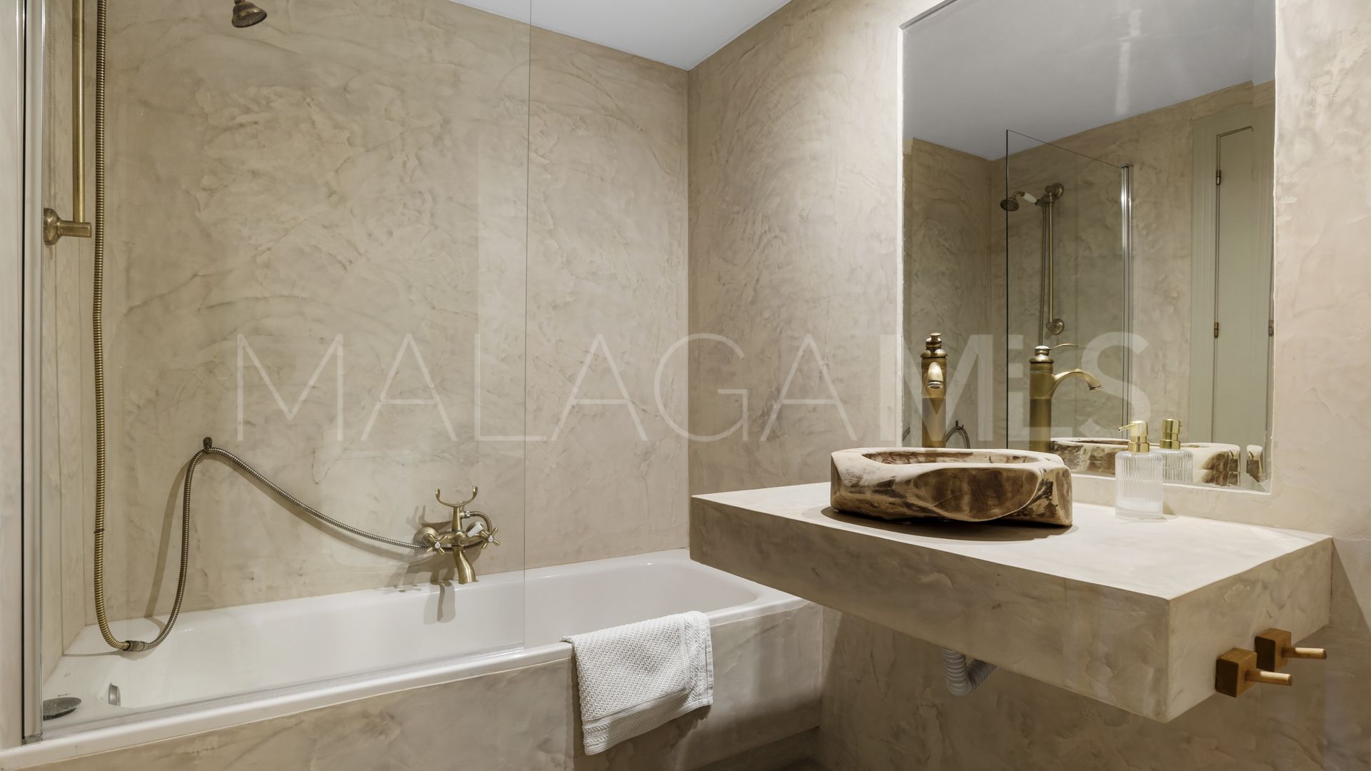 Lägenhet for sale in Nueva Andalucia