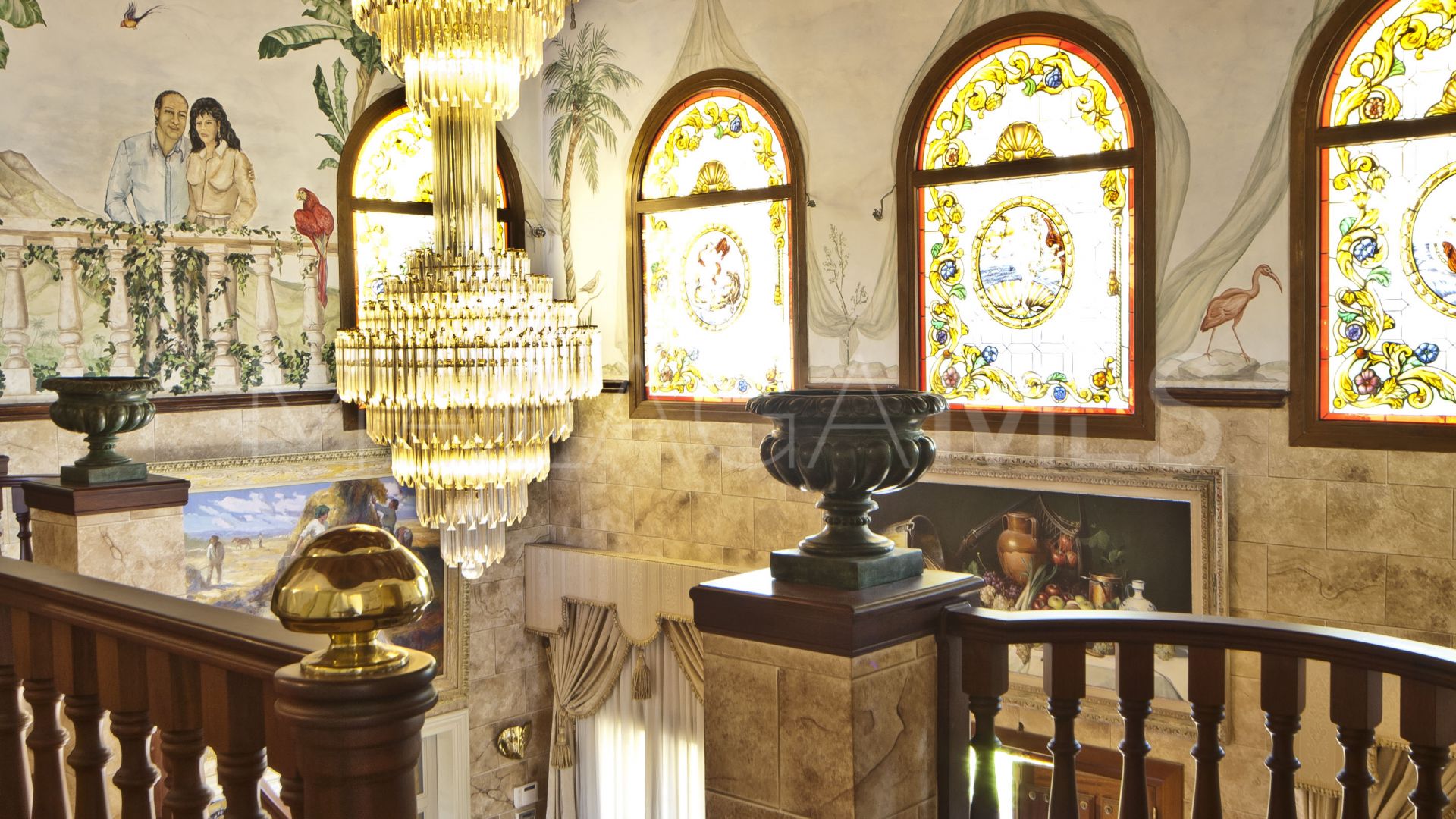 Villa for sale in Nueva Andalucia