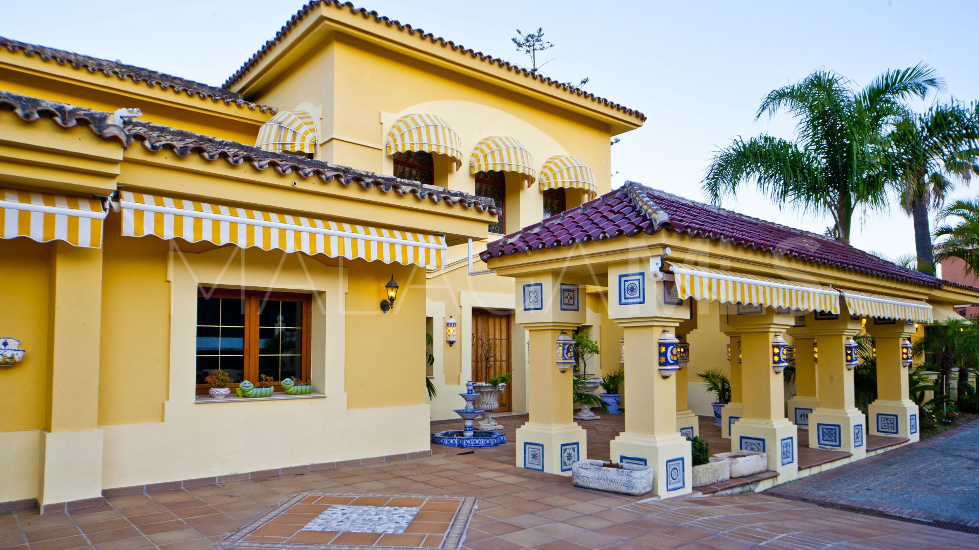 Villa for sale in Nueva Andalucia