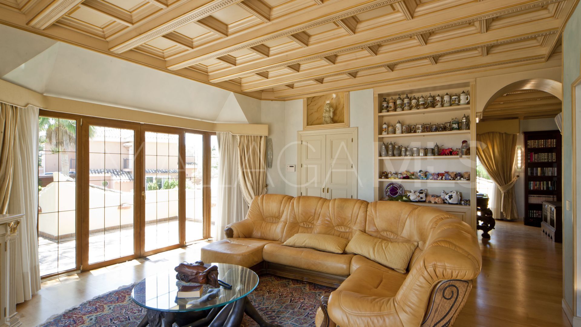 Villa for sale in Nueva Andalucia