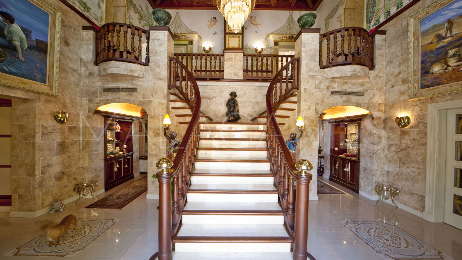 Villa for sale in Nueva Andalucia