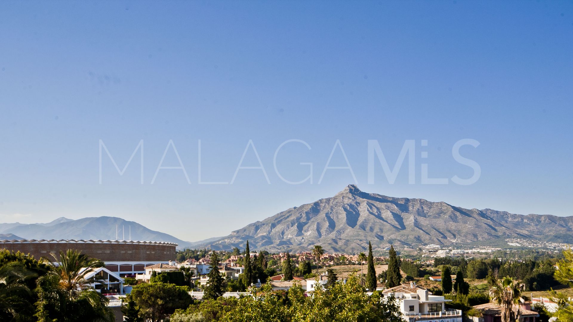 Villa for sale in Nueva Andalucia