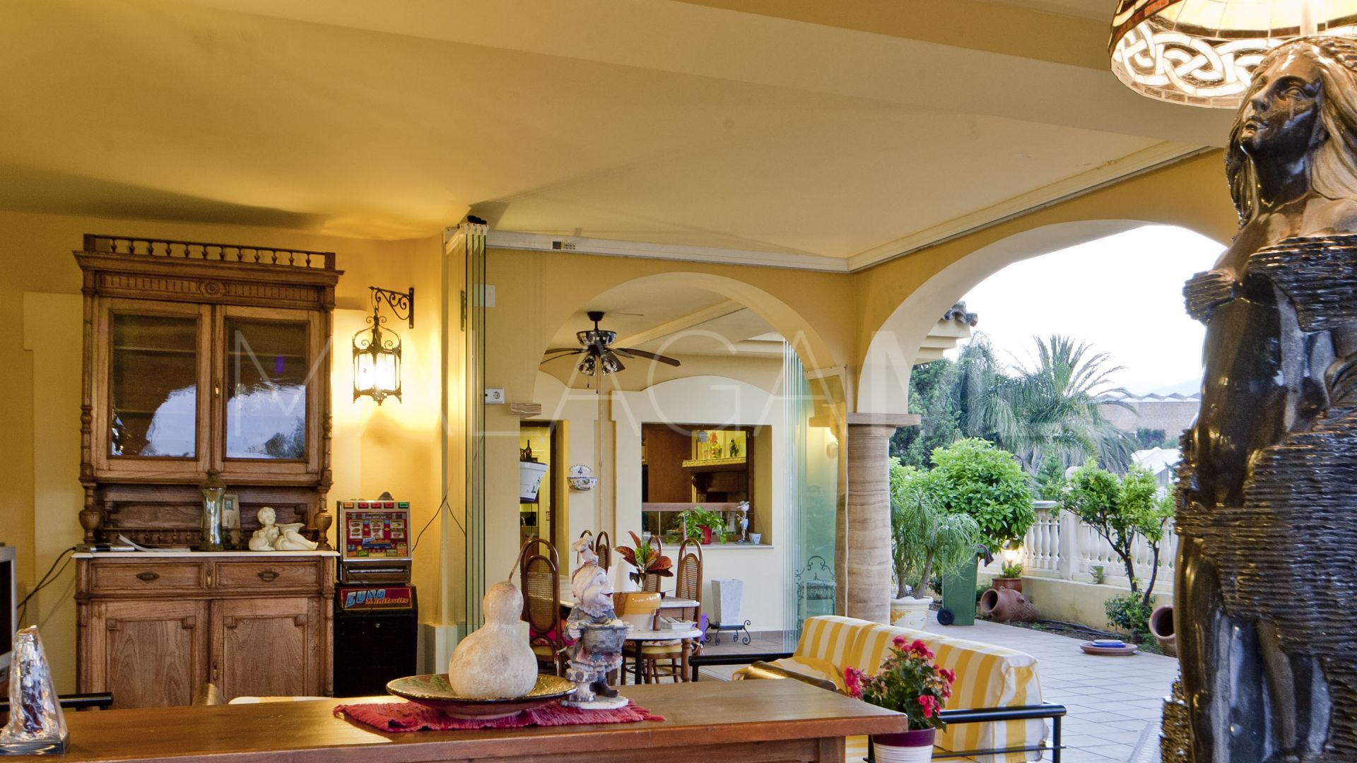 Villa for sale in Nueva Andalucia