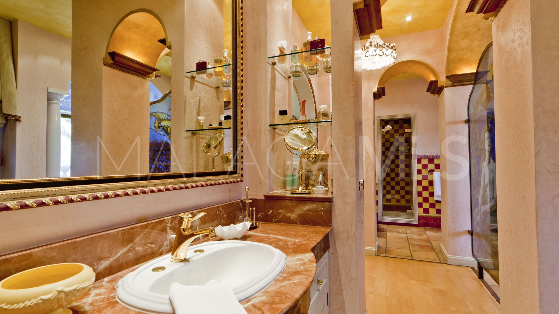 Villa for sale in Nueva Andalucia