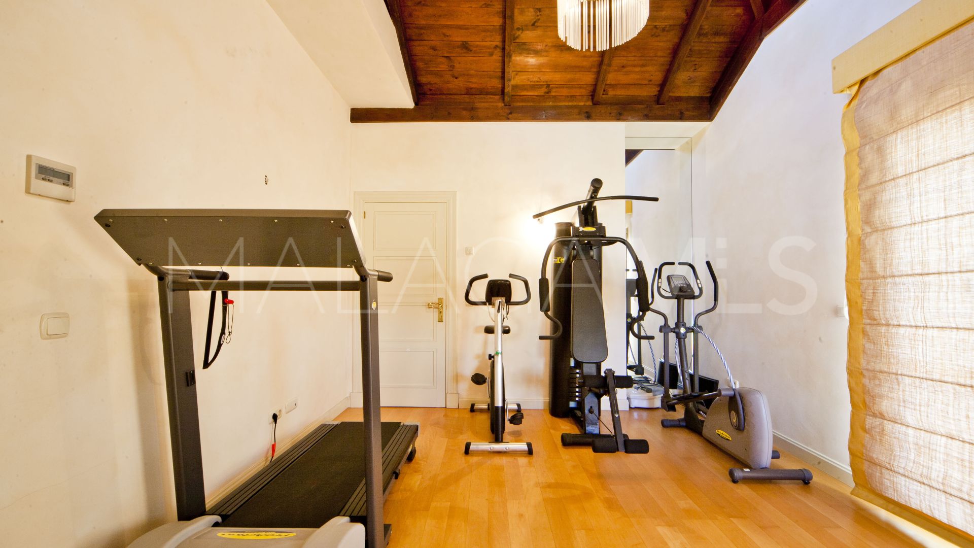 Villa for sale in Nueva Andalucia