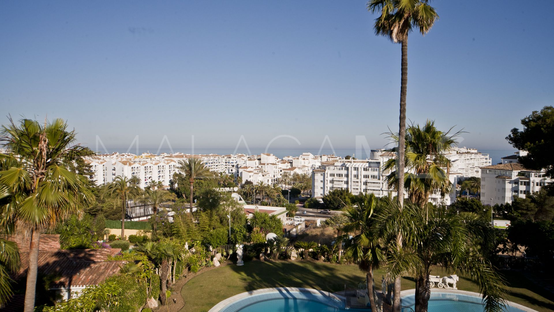 Villa for sale in Nueva Andalucia