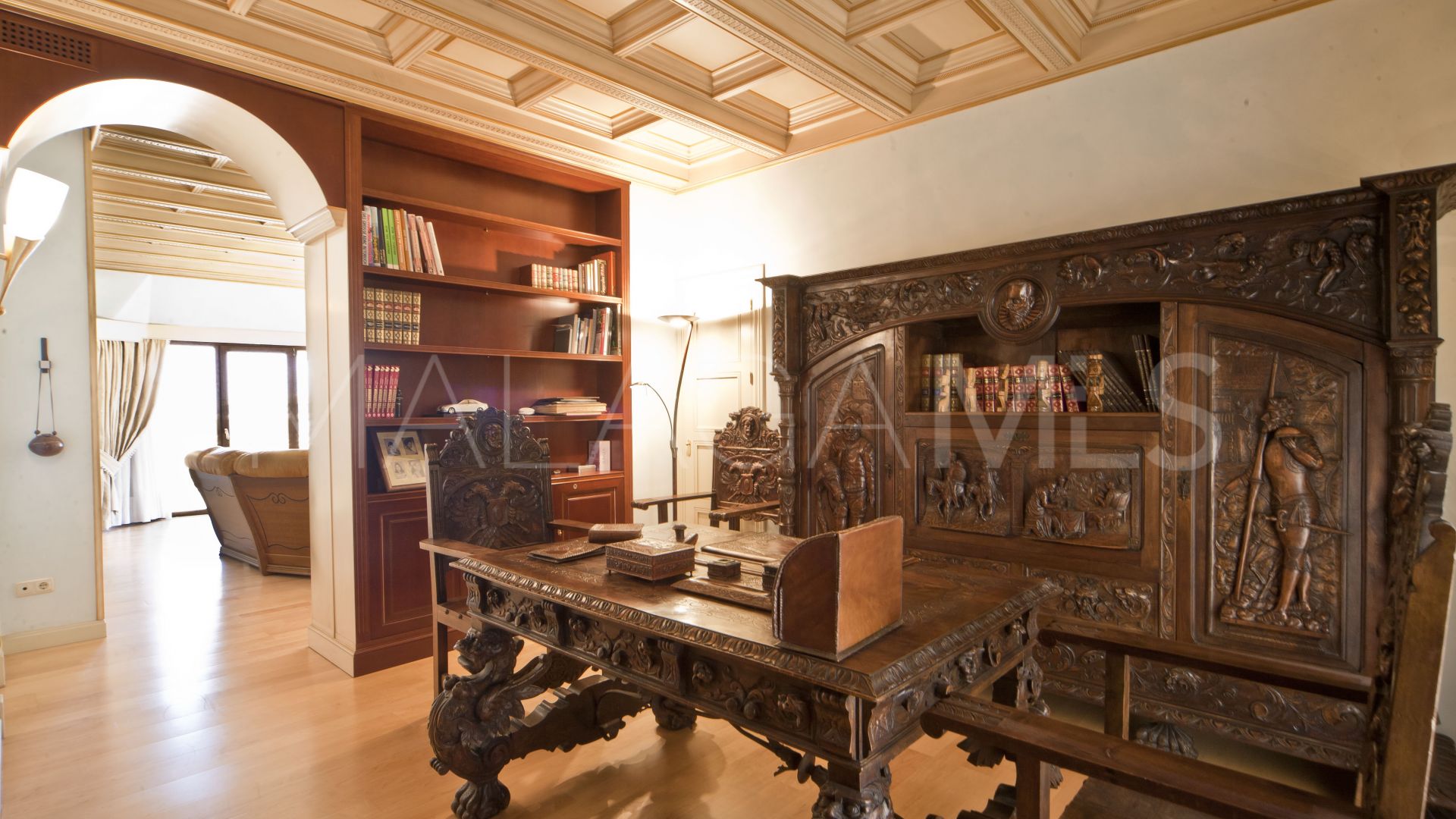 Villa for sale in Nueva Andalucia