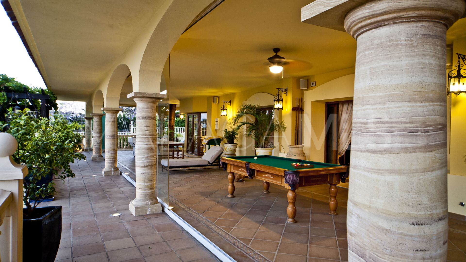 Villa for sale in Nueva Andalucia