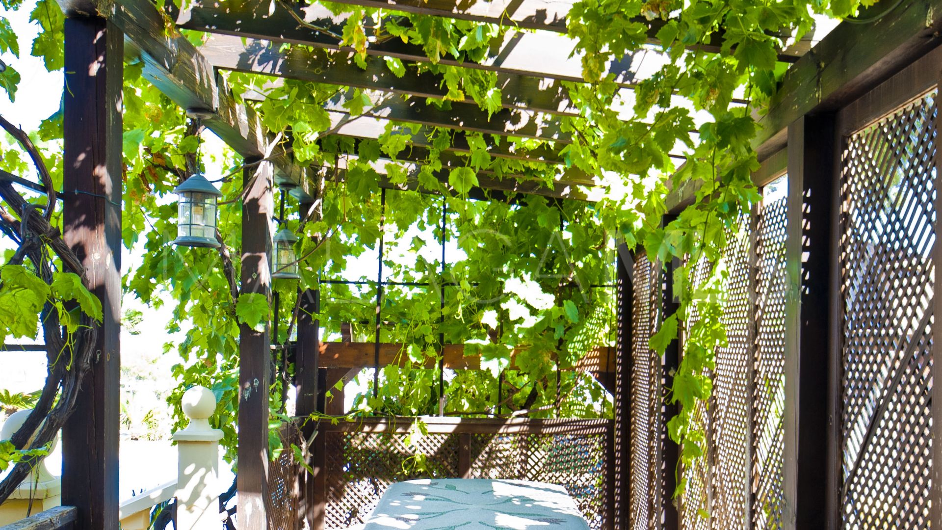 Villa for sale in Nueva Andalucia