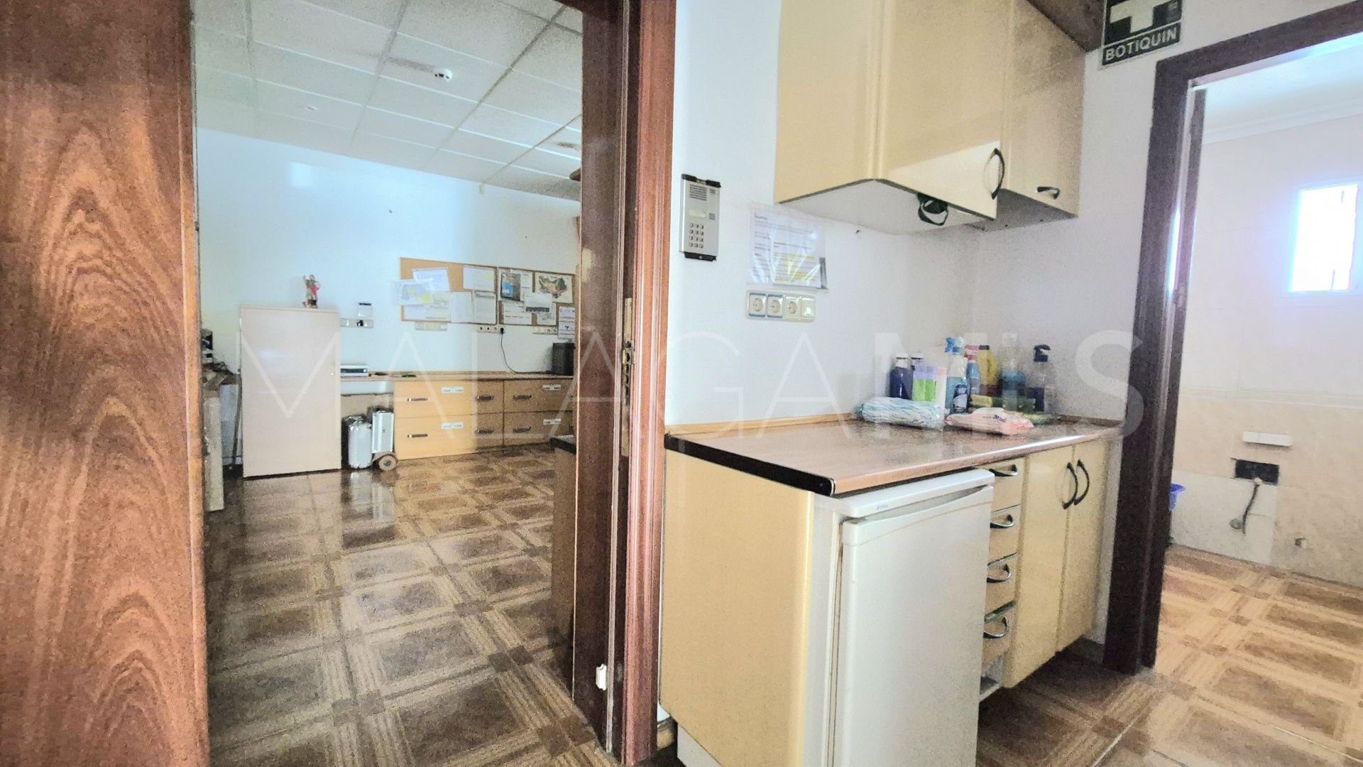 For sale commercial premises in Elviria