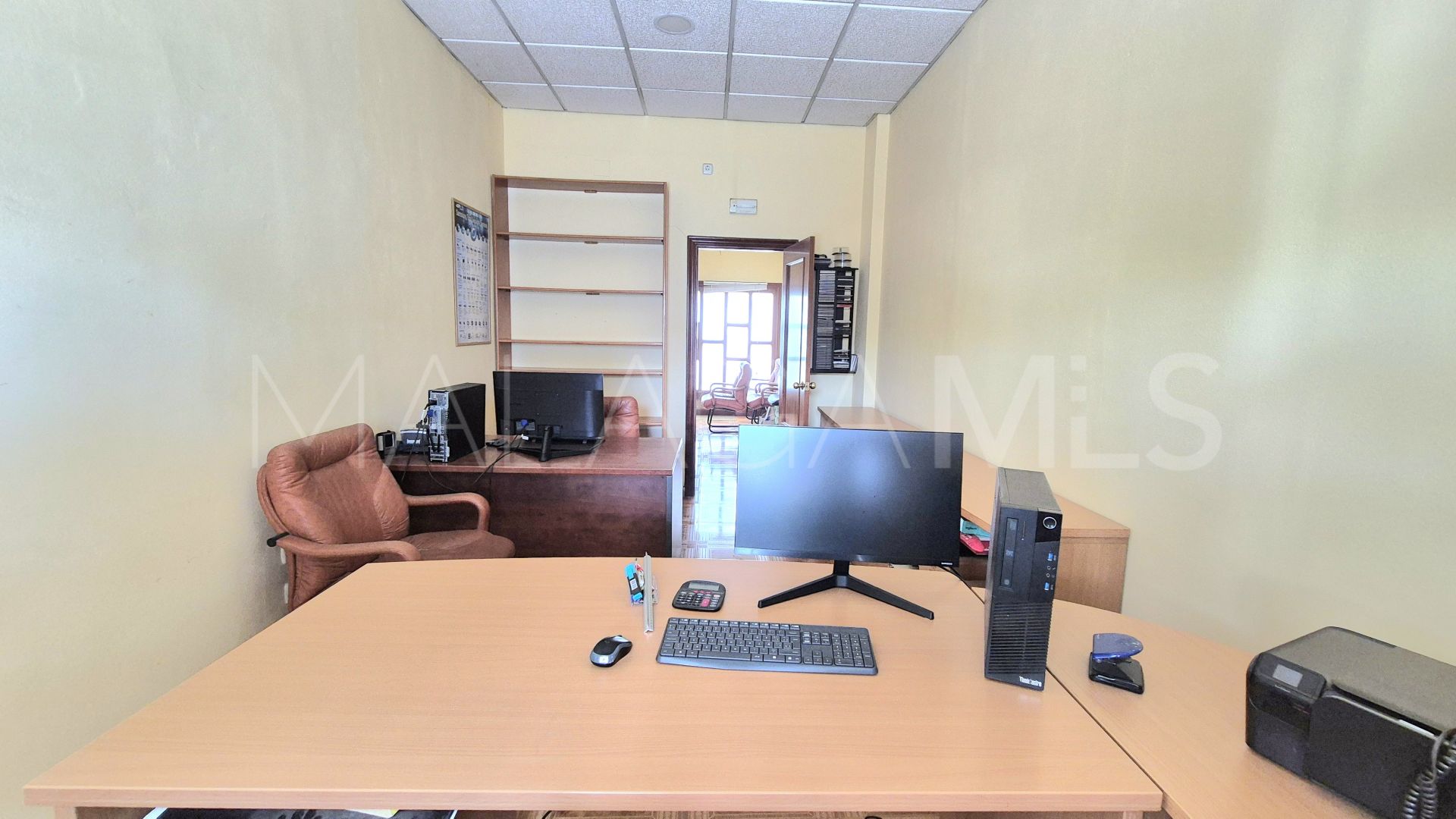 For sale commercial premises in Elviria
