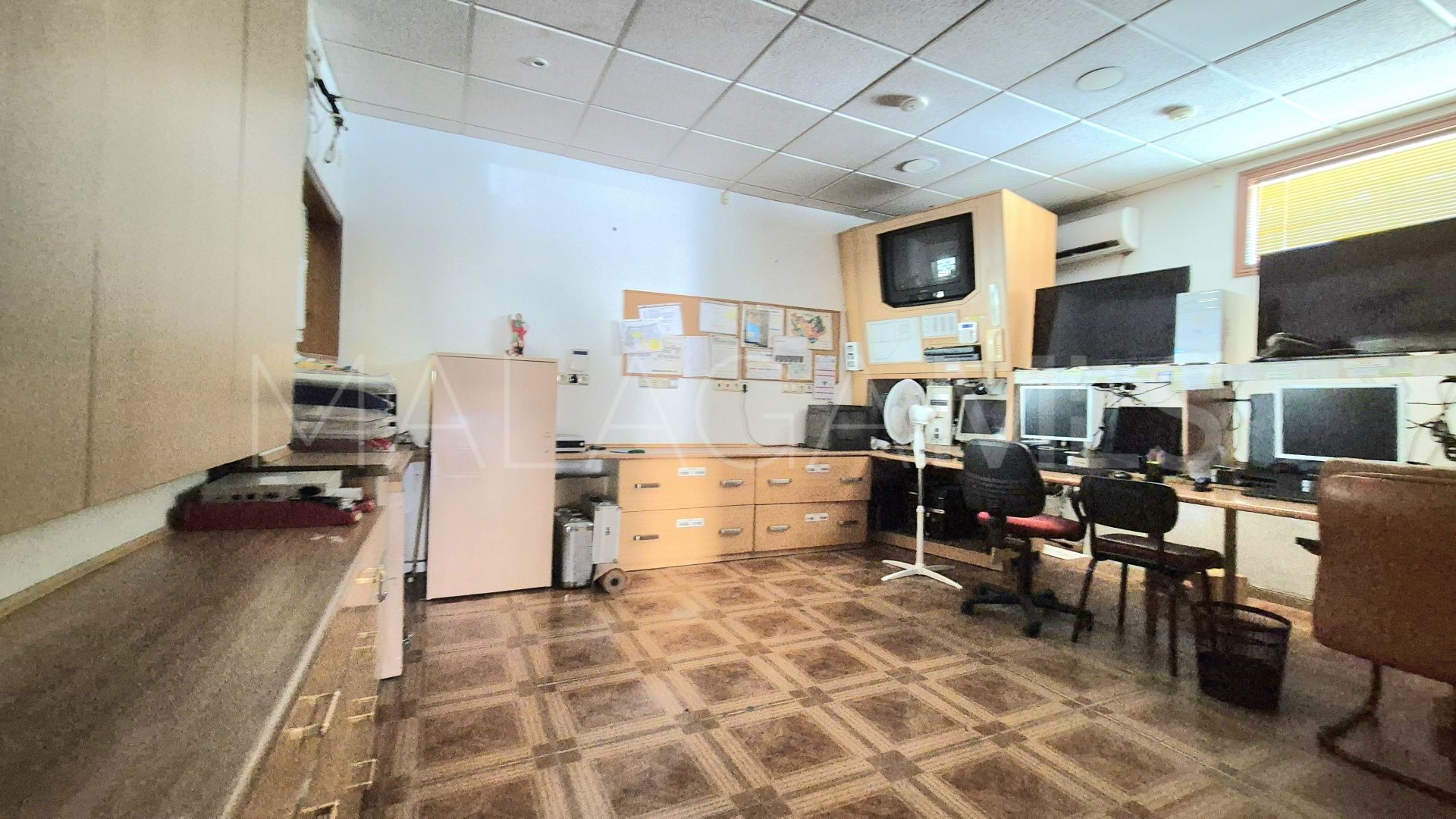 For sale commercial premises in Elviria