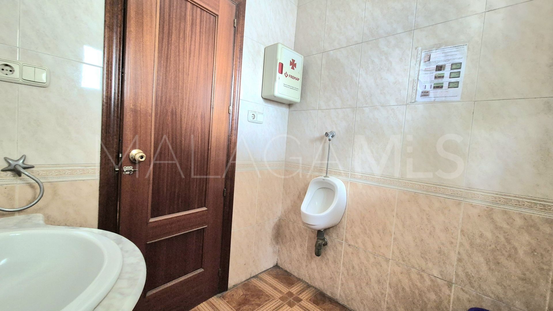 For sale commercial premises in Elviria