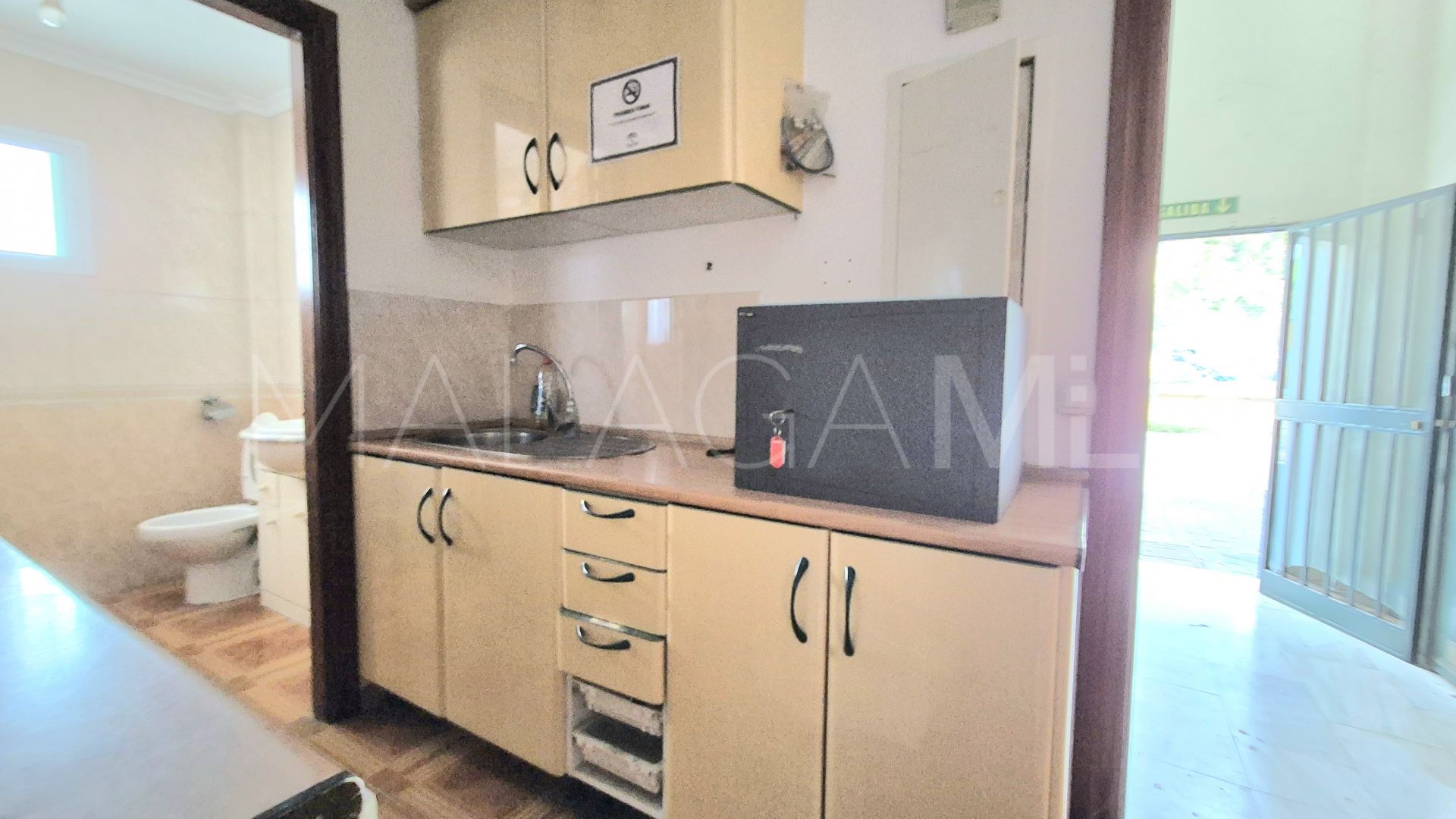 For sale commercial premises in Elviria