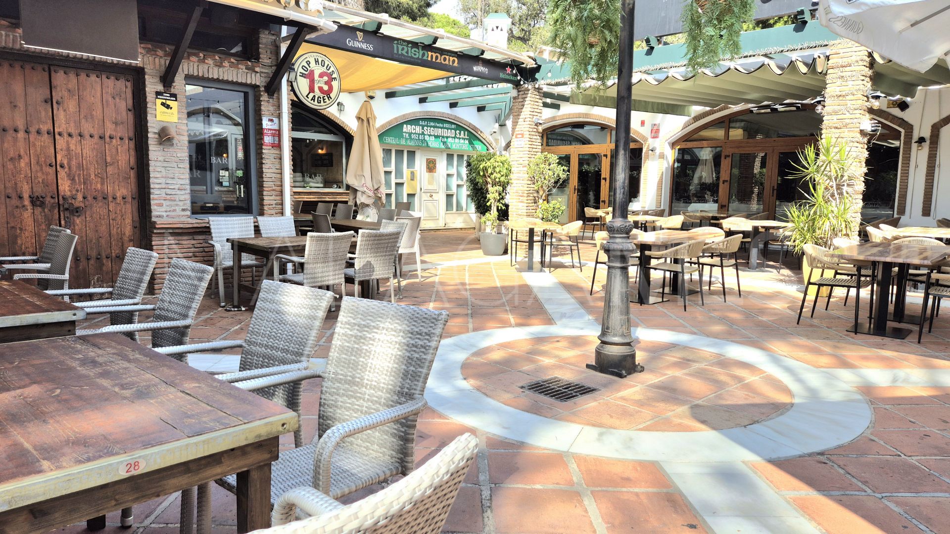 For sale commercial premises in Elviria