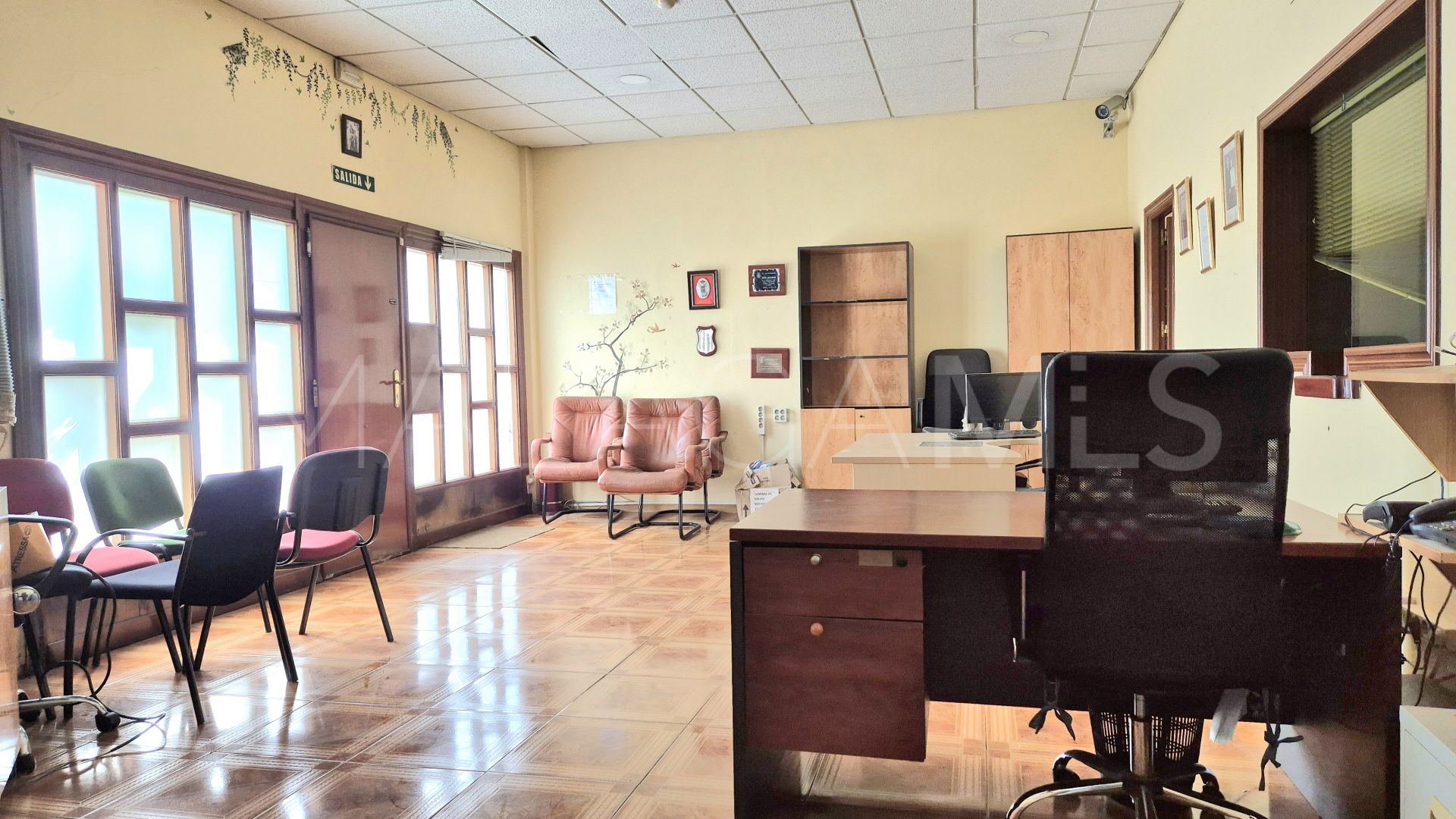 For sale commercial premises in Elviria