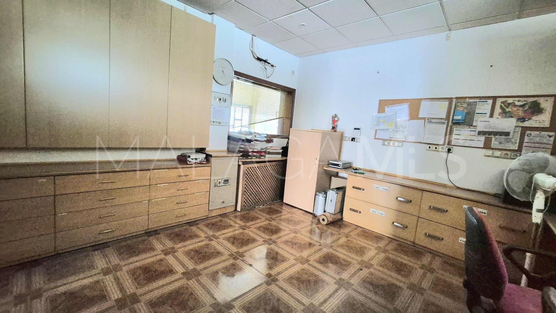 For sale commercial premises in Elviria
