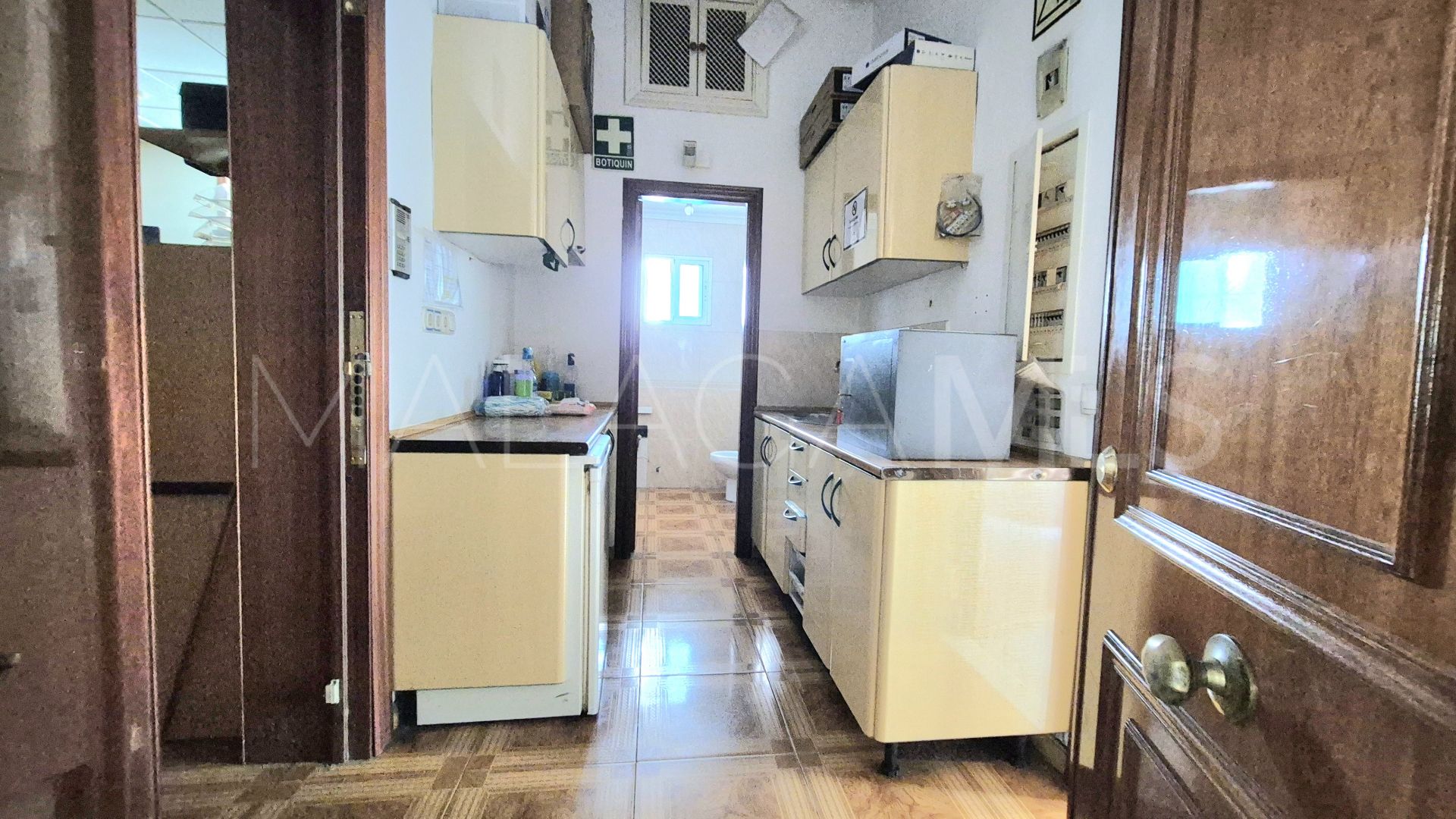 For sale commercial premises in Elviria
