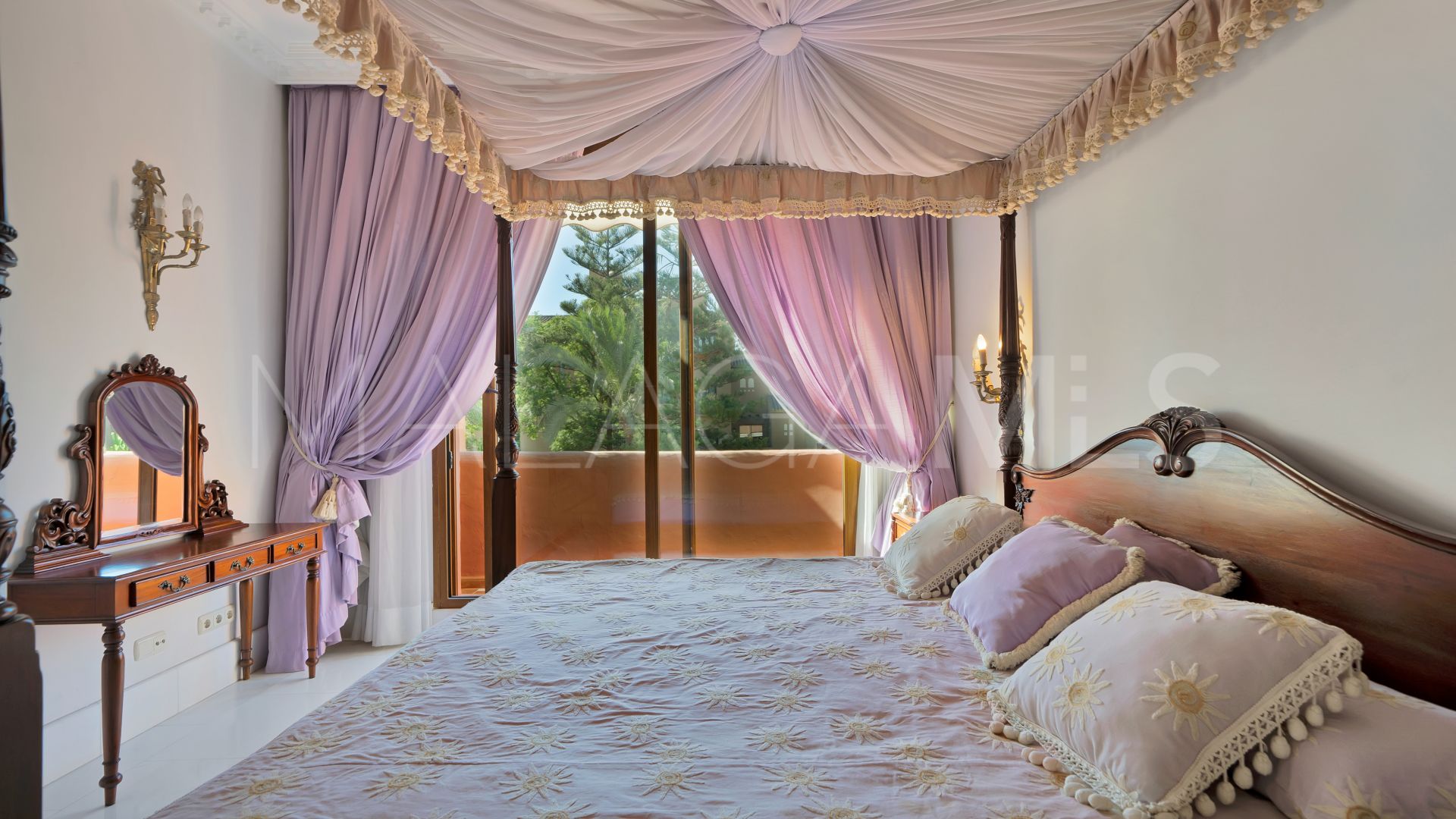 Guadalmina Baja 5 bedrooms triplex for sale