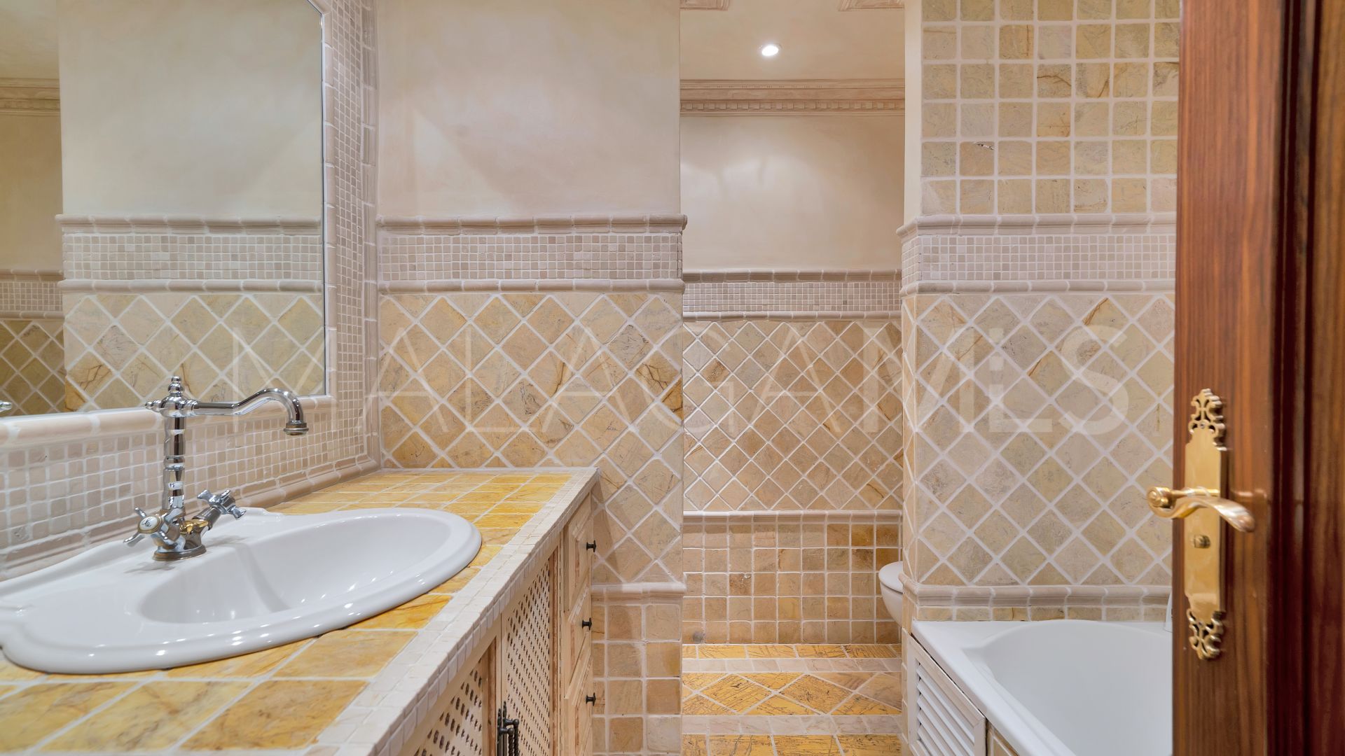 Guadalmina Baja 5 bedrooms triplex for sale