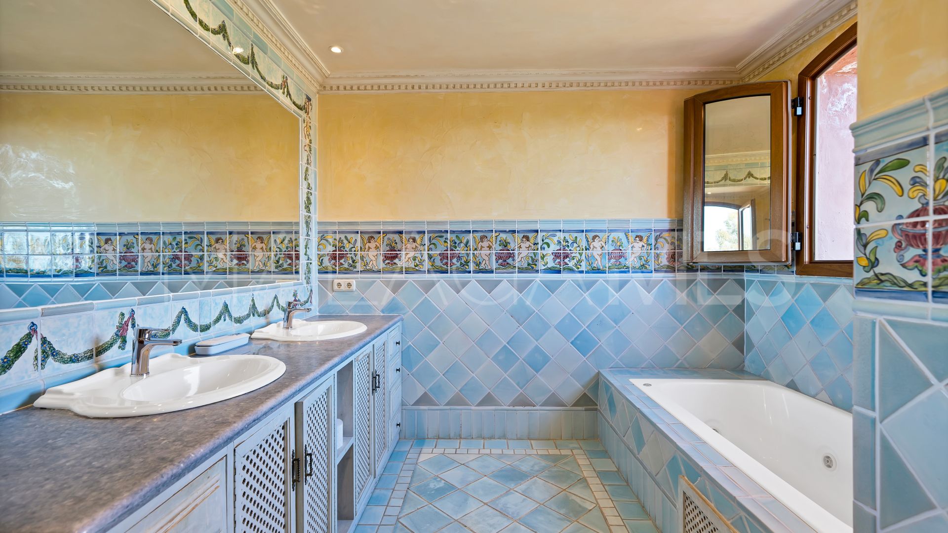 Guadalmina Baja 5 bedrooms triplex for sale