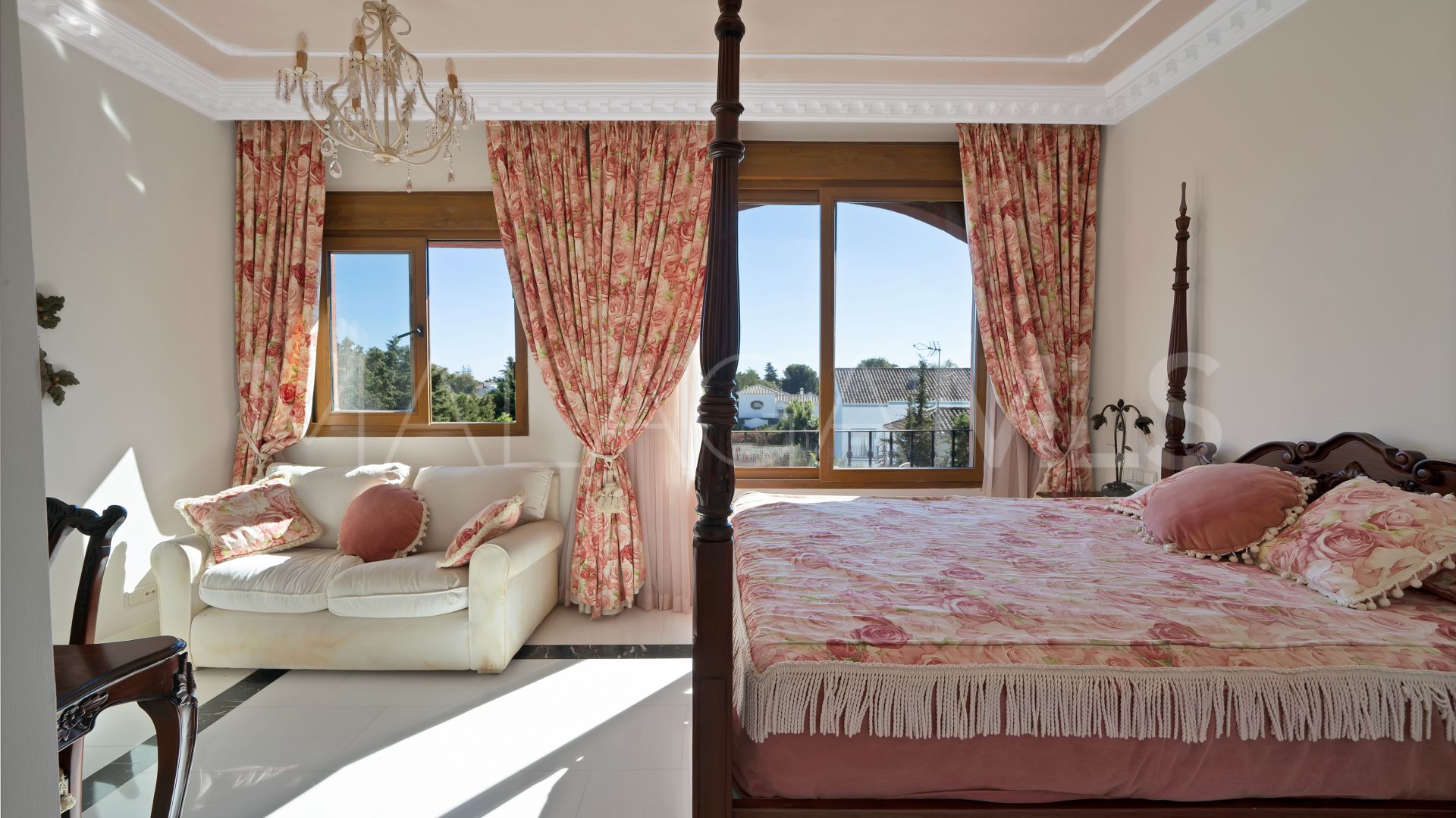 Guadalmina Baja 5 bedrooms triplex for sale