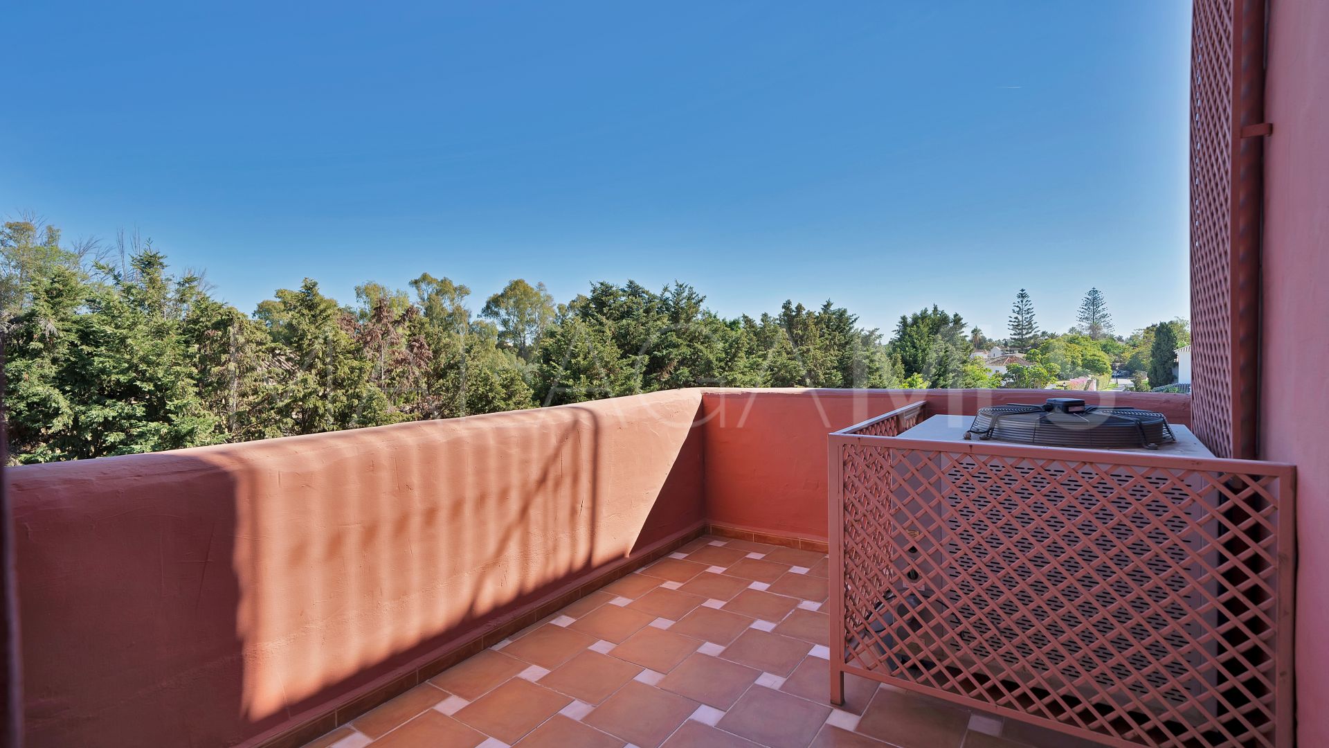 Guadalmina Baja 5 bedrooms triplex for sale