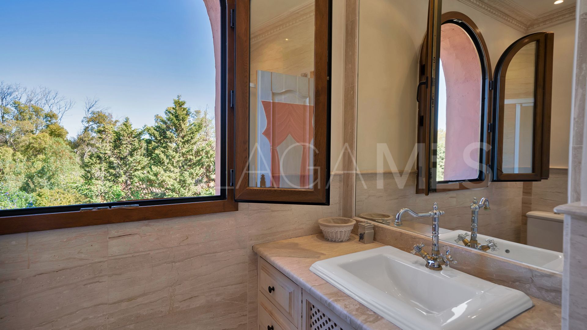 Guadalmina Baja 5 bedrooms triplex for sale