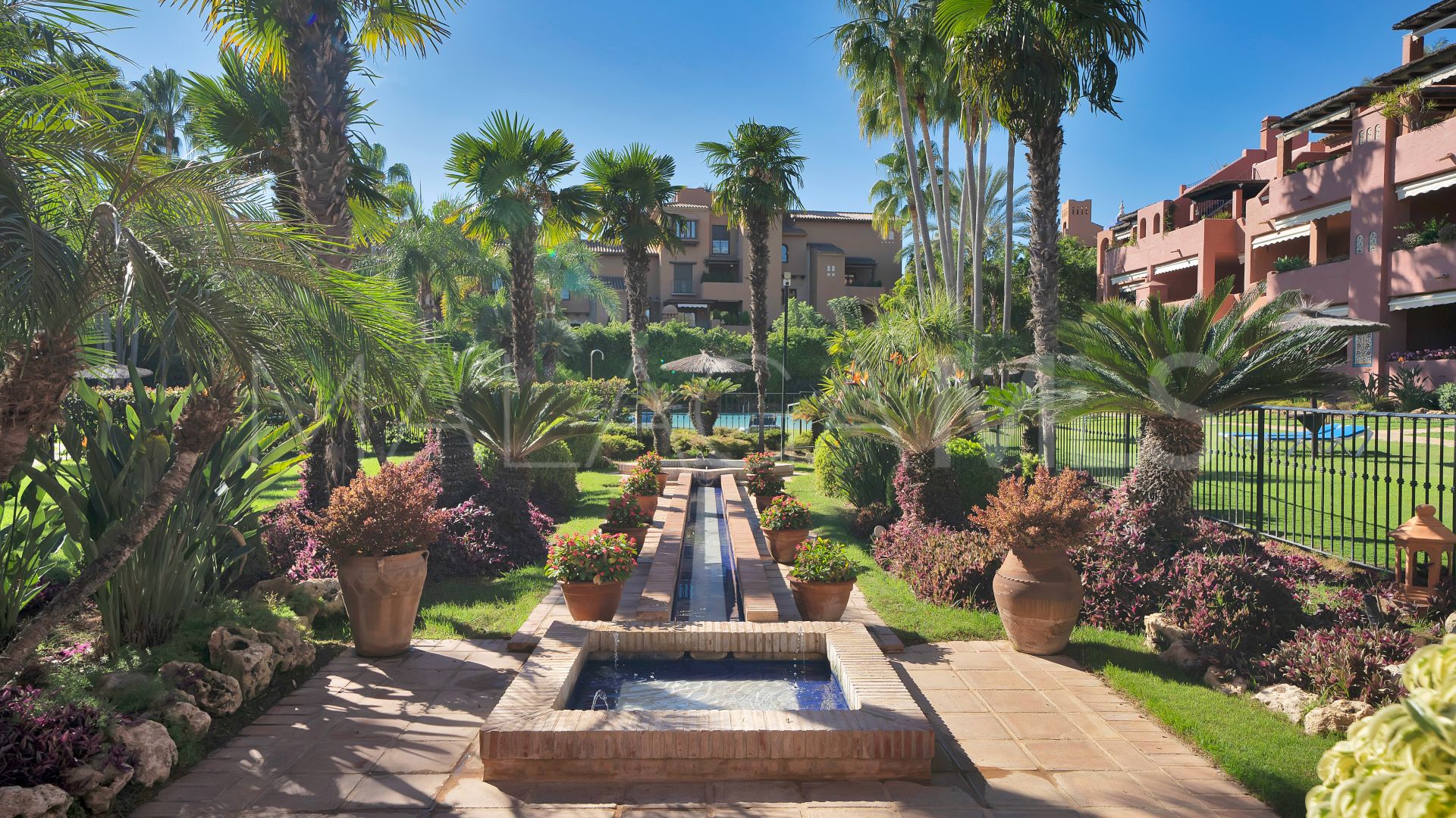 Guadalmina Baja 5 bedrooms triplex for sale