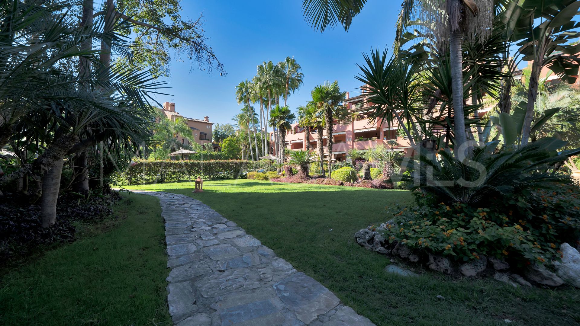 Guadalmina Baja 5 bedrooms triplex for sale