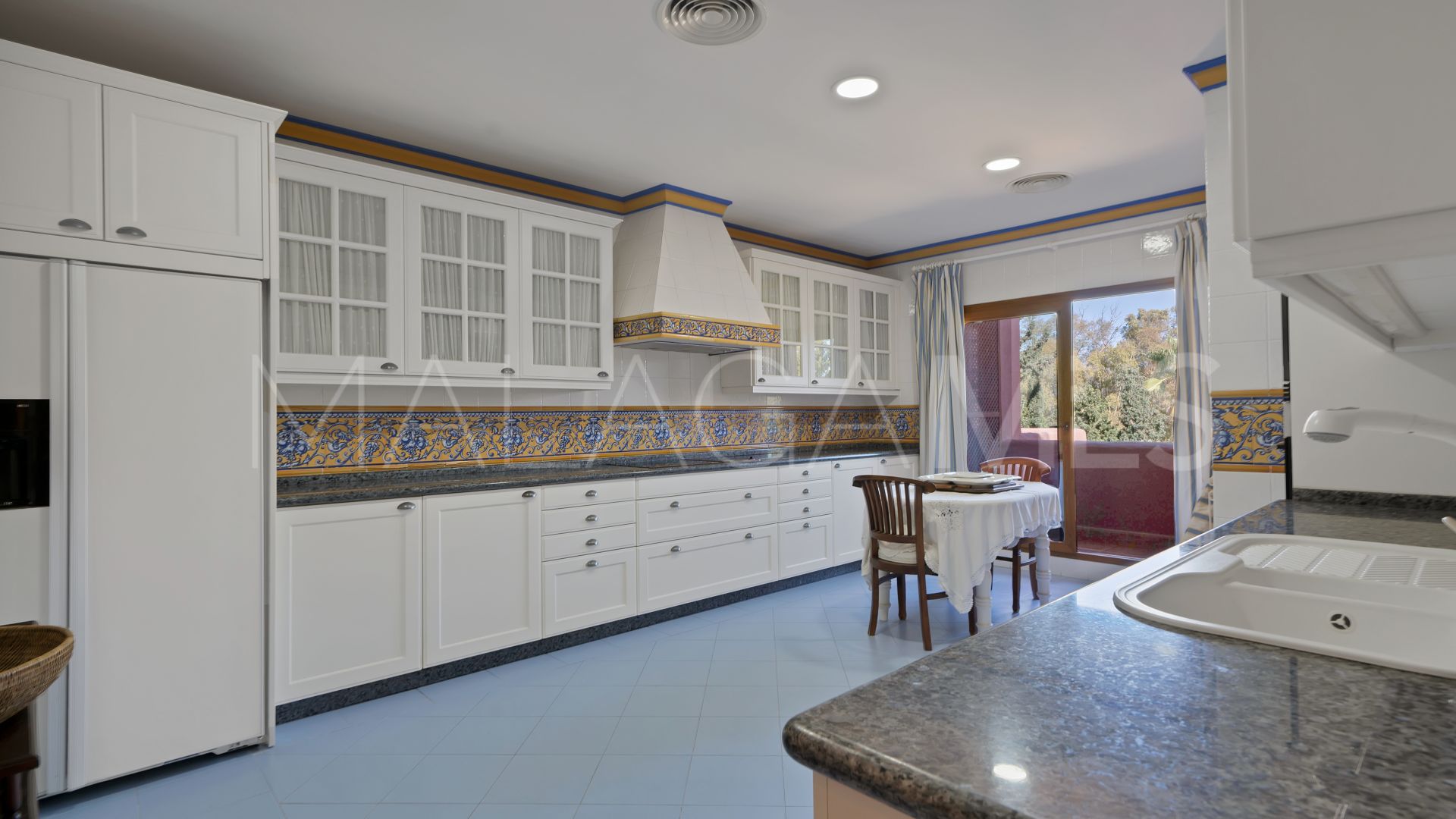 Guadalmina Baja 5 bedrooms triplex for sale