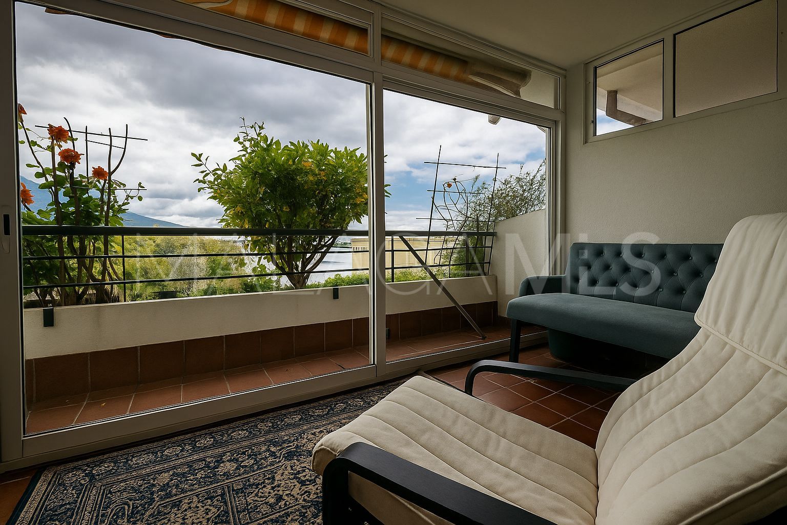 For sale duplex penthouse with 3 bedrooms in Guadalmina Alta