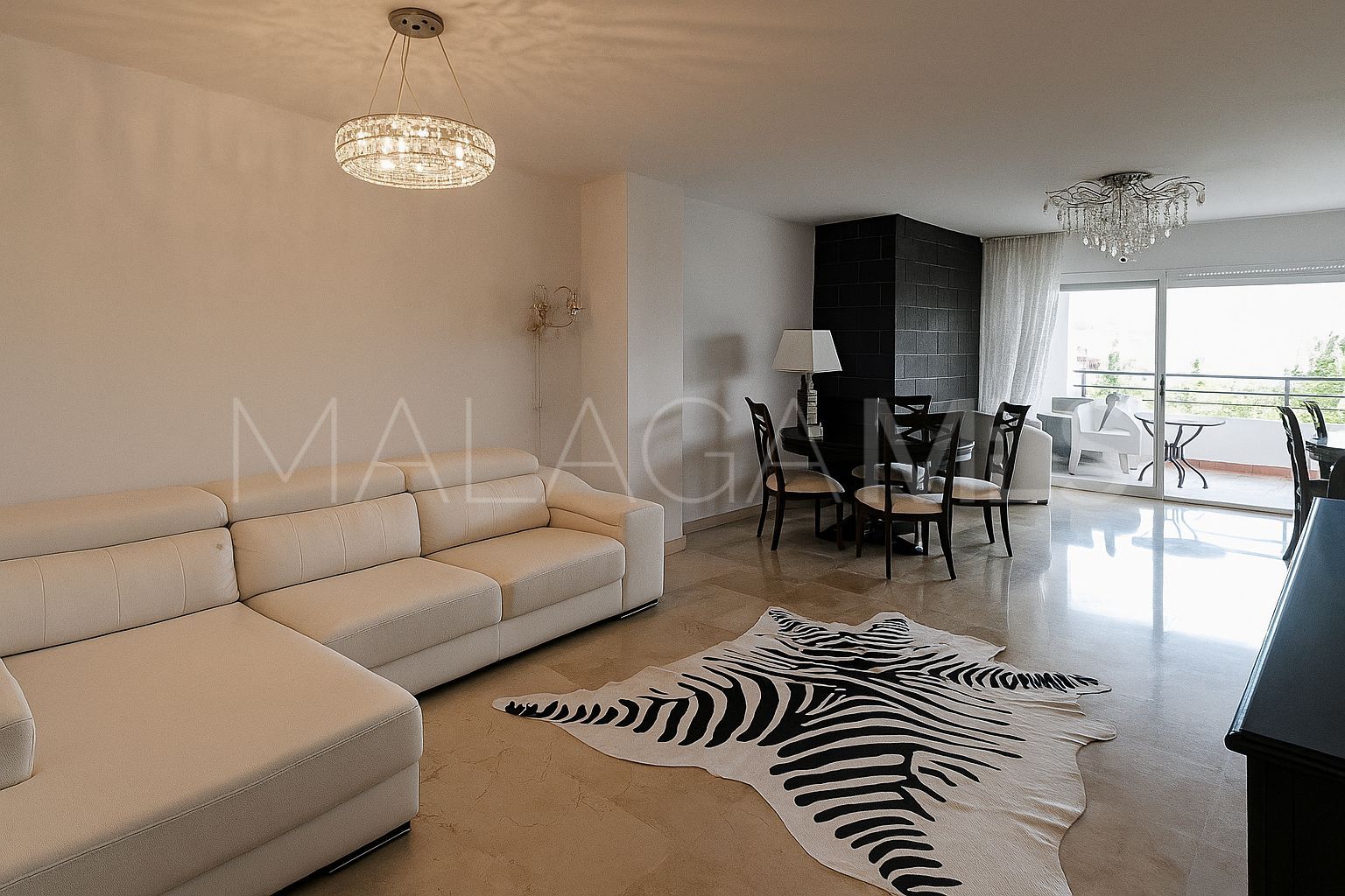For sale duplex penthouse with 3 bedrooms in Guadalmina Alta