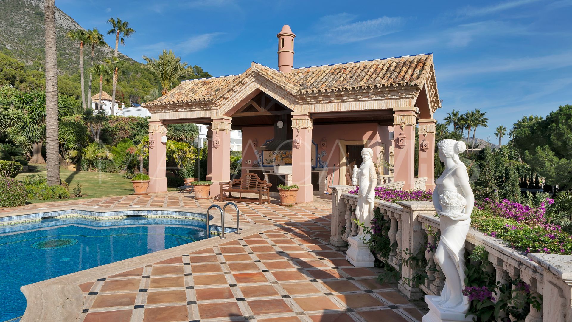 For sale house in Sierra Blanca