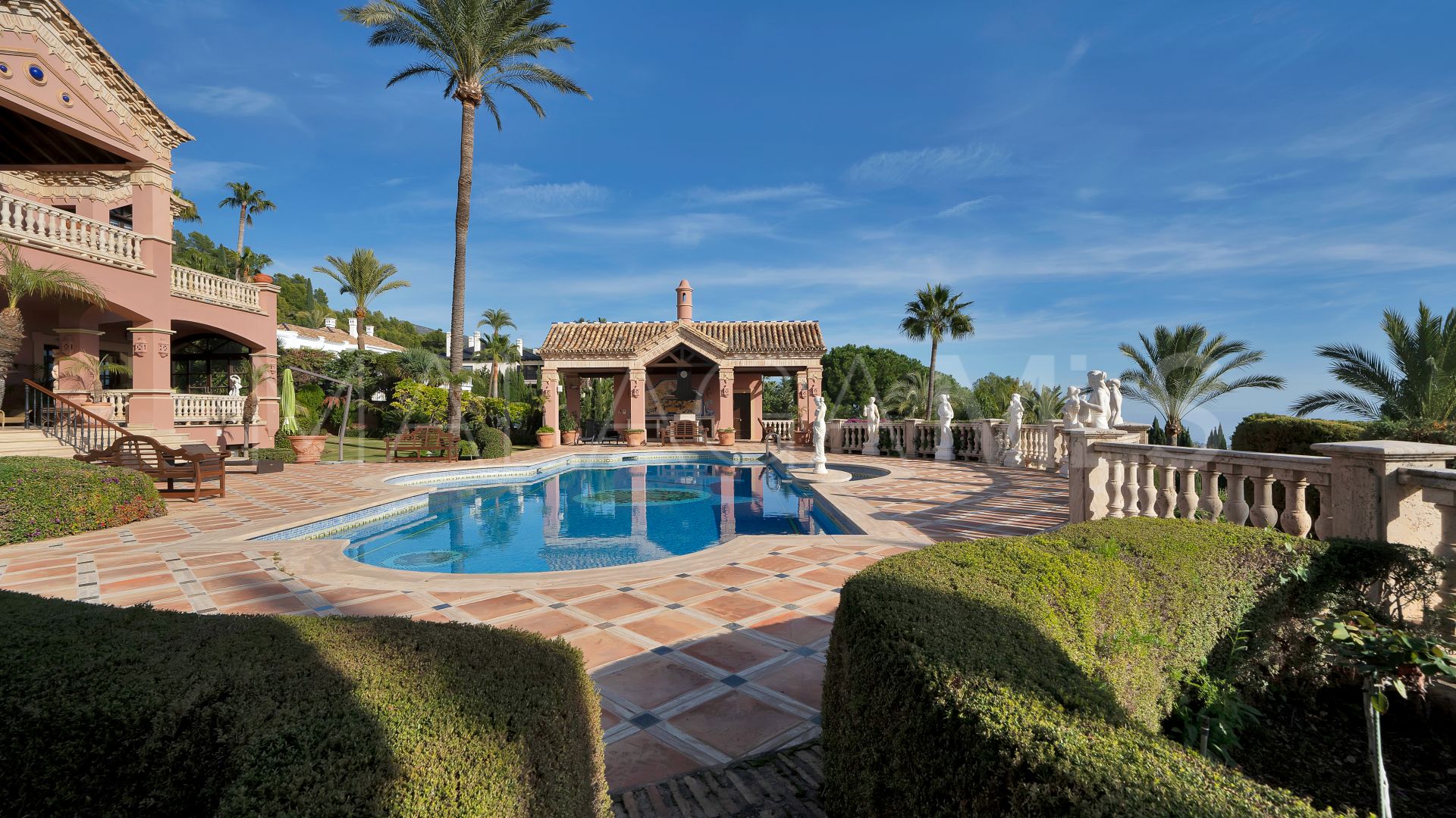 For sale house in Sierra Blanca