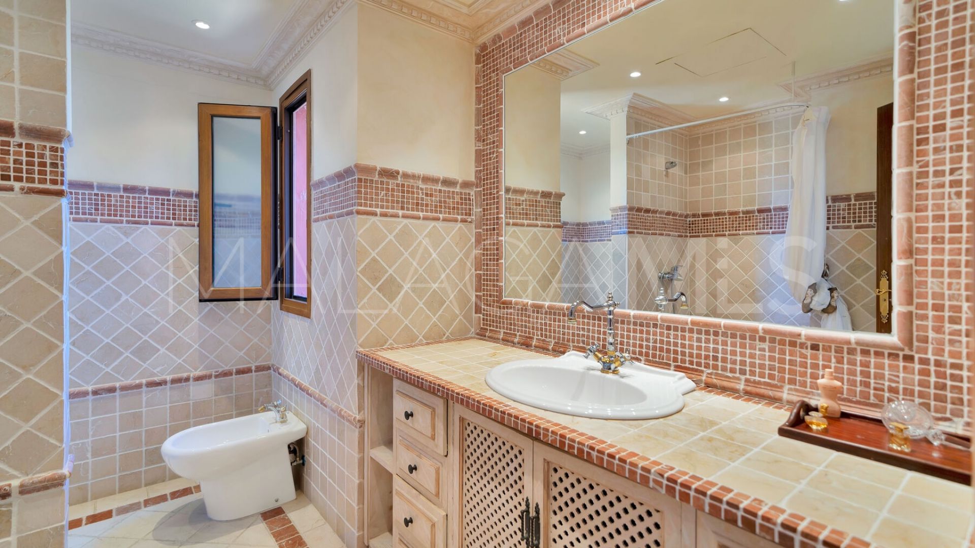 Triplex for sale in Guadalmina Baja