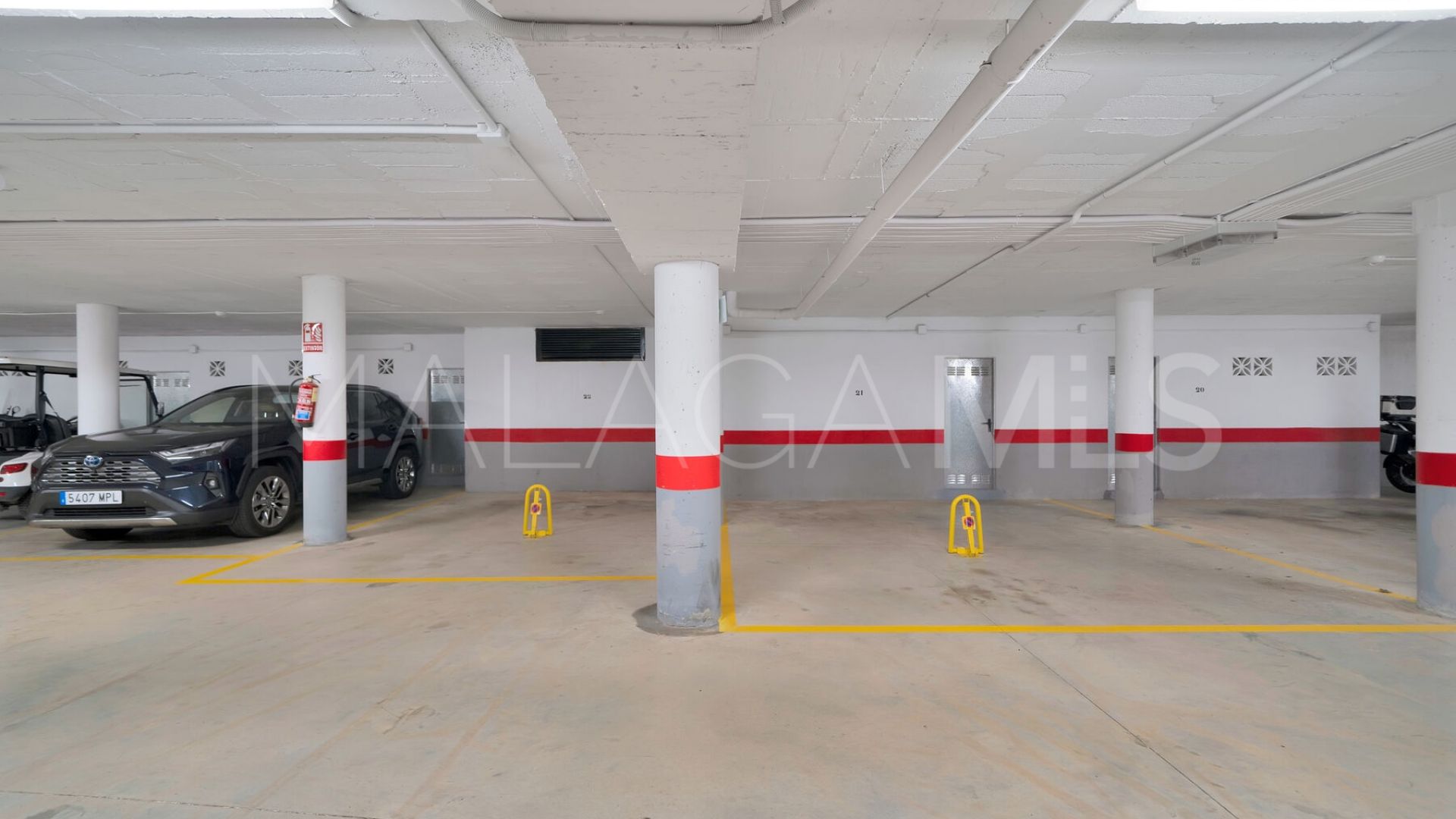 Triplex for sale in Guadalmina Baja