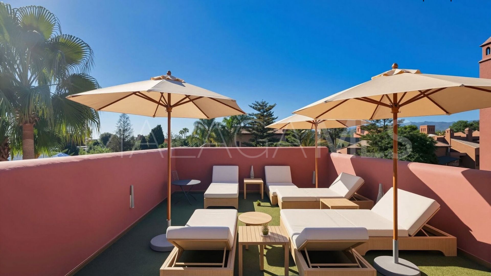 Triplex for sale in Guadalmina Baja