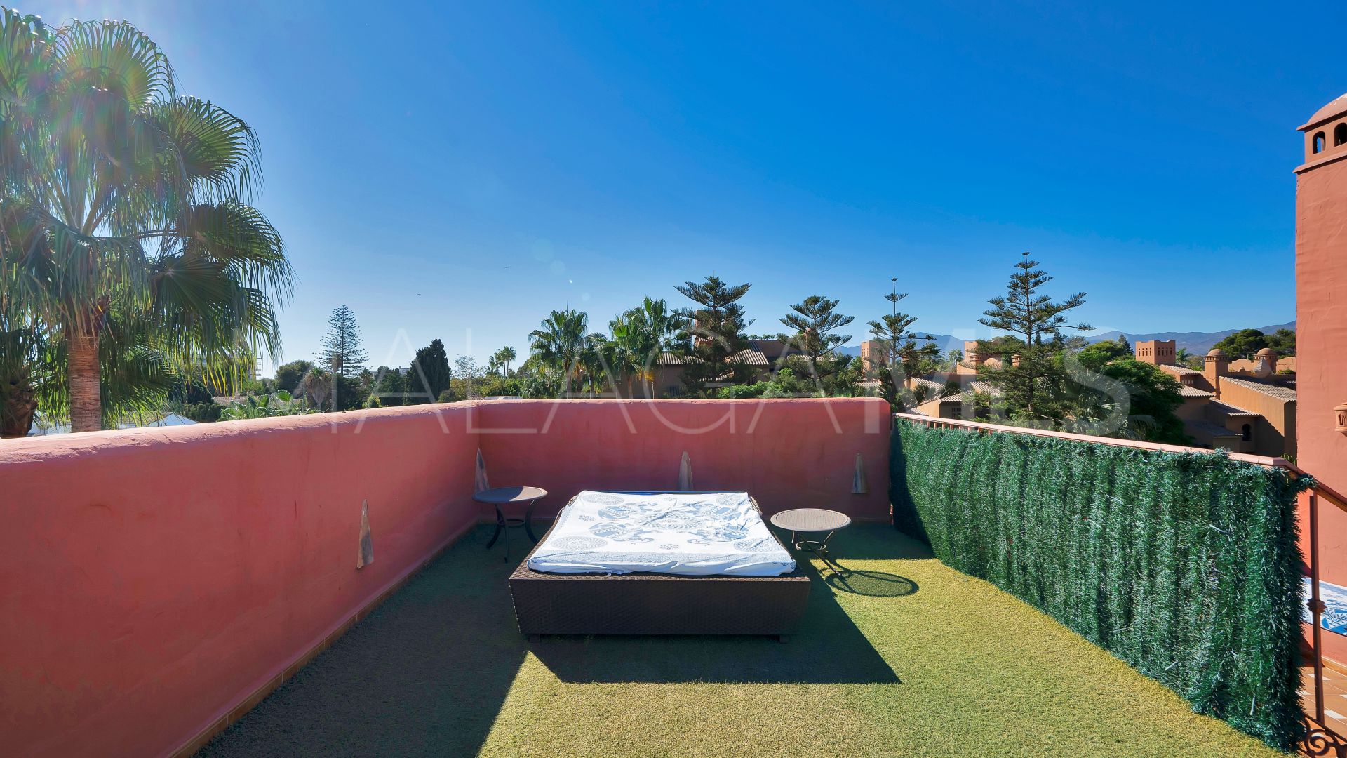 Triplex for sale in Guadalmina Baja