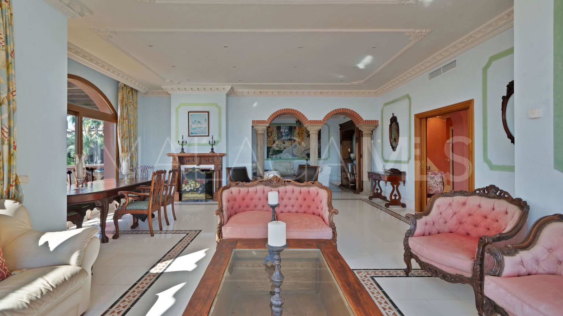 Triplex for sale in Guadalmina Baja