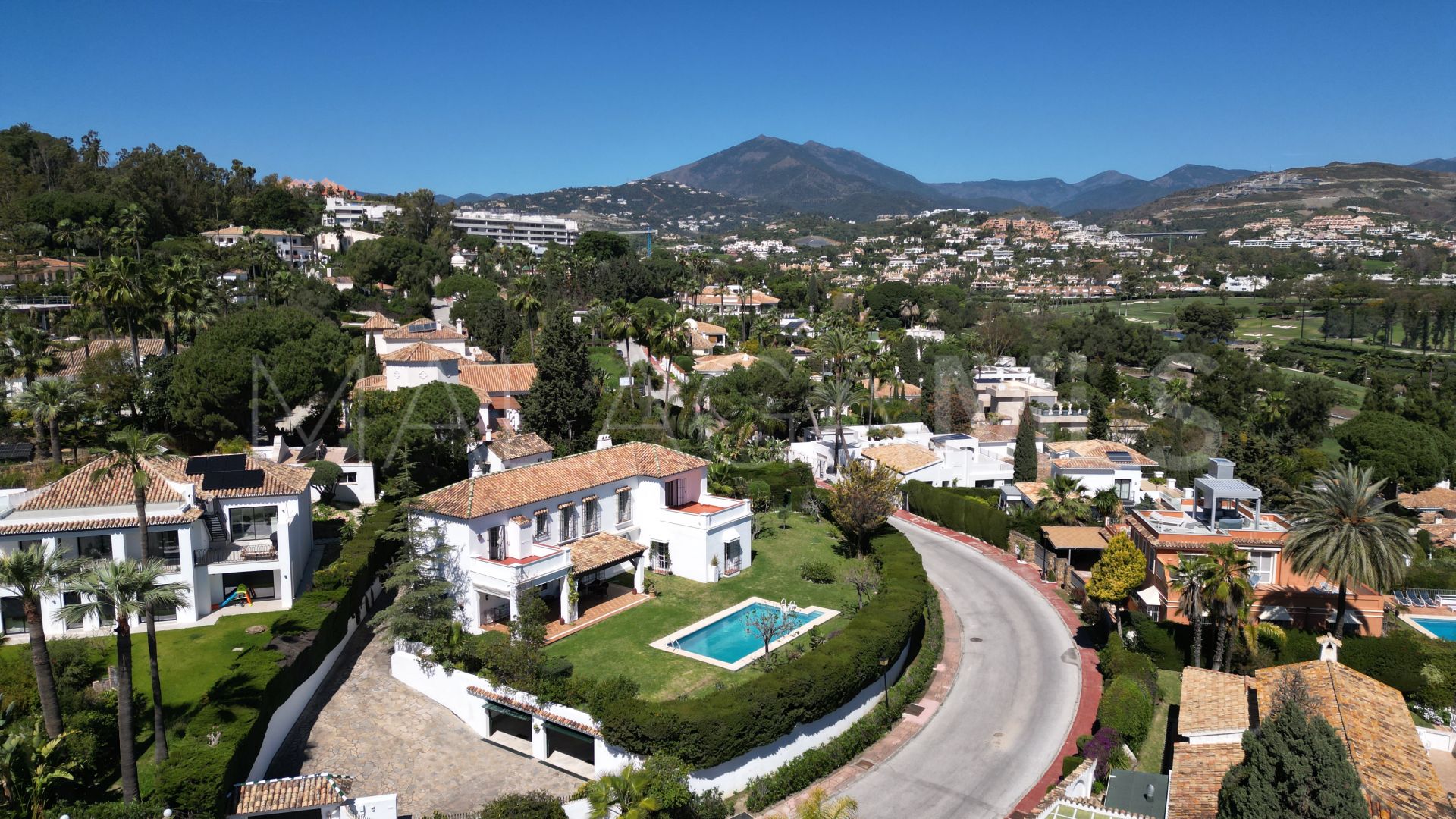 Villa for sale in Las Brisas