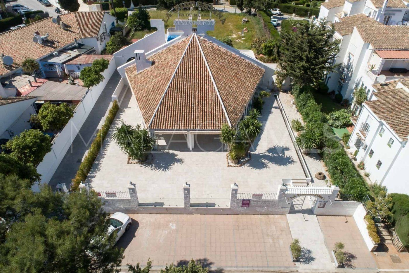 El Pilar, negocio a la venta
